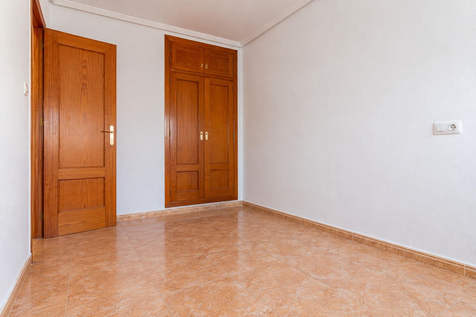 Bungalow planta alta de 2 hab con solárium privado y vistas  - foto 11