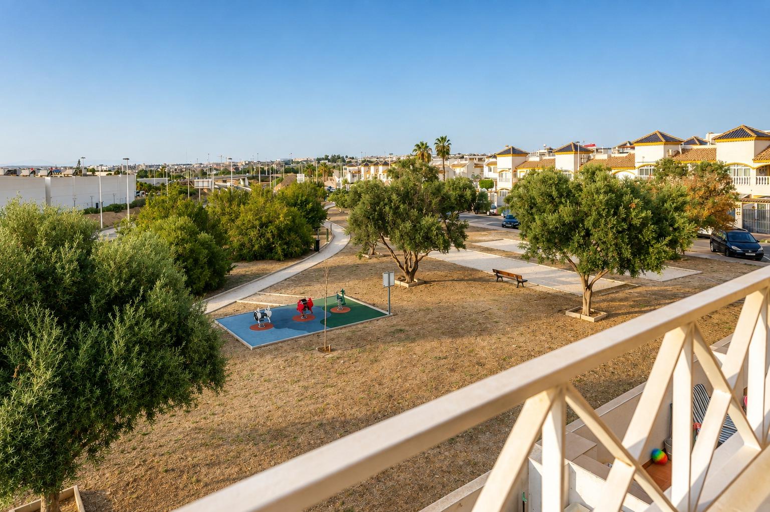Bungalow planta alta de 2 hab con solárium privado y vistas  - foto 3