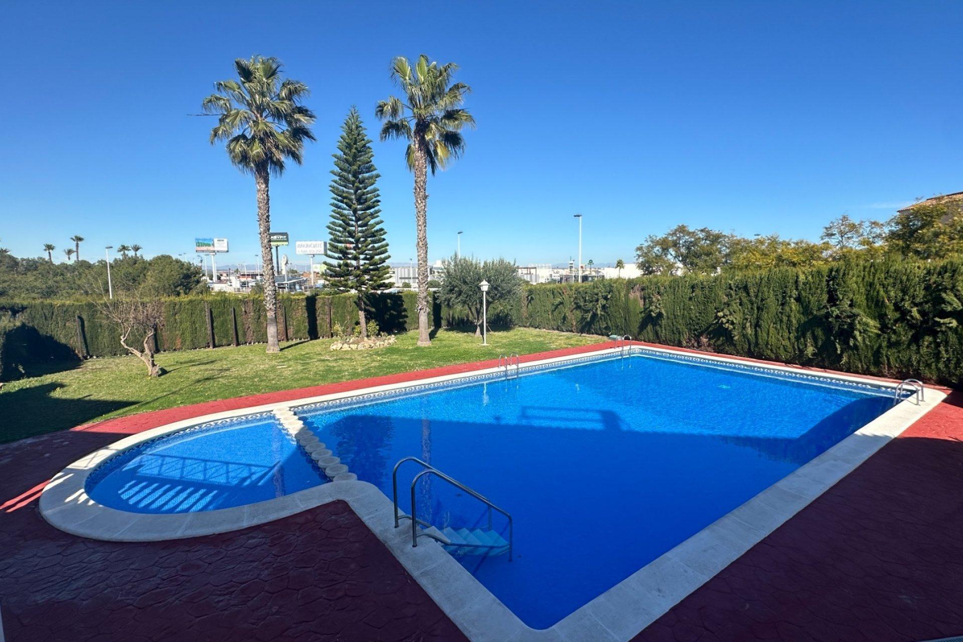 Bungalow planta alta de 2 hab con solárium privado y vistas  - foto 21