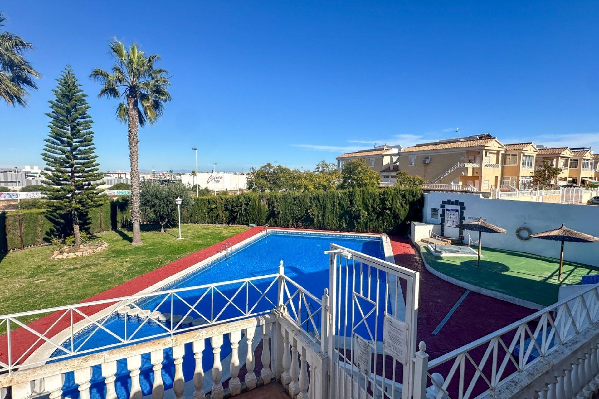 Bungalow planta alta de 2 hab con solárium privado y vistas  - foto 22