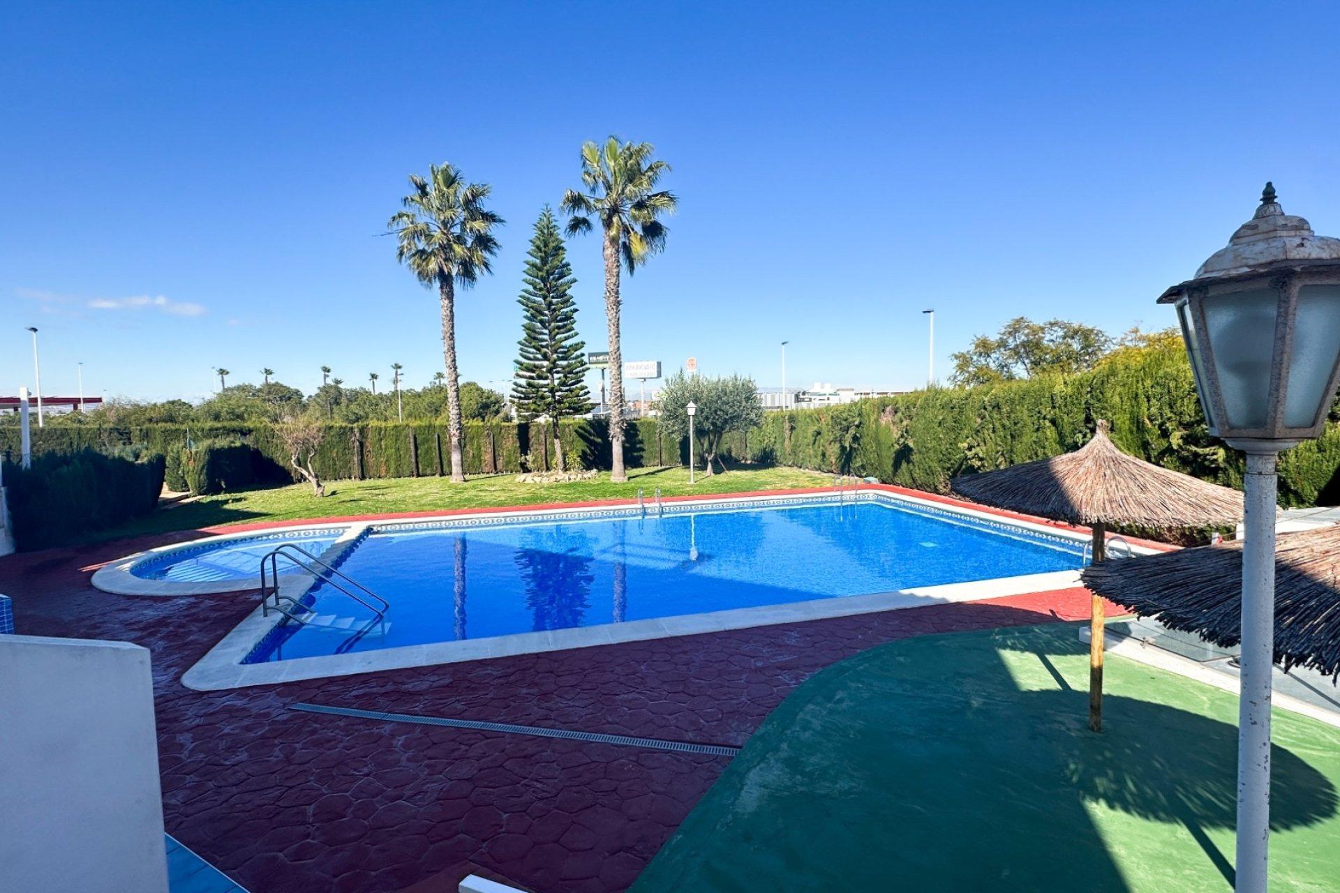 Bungalow planta alta de 2 hab con solárium privado y vistas  - foto 23
