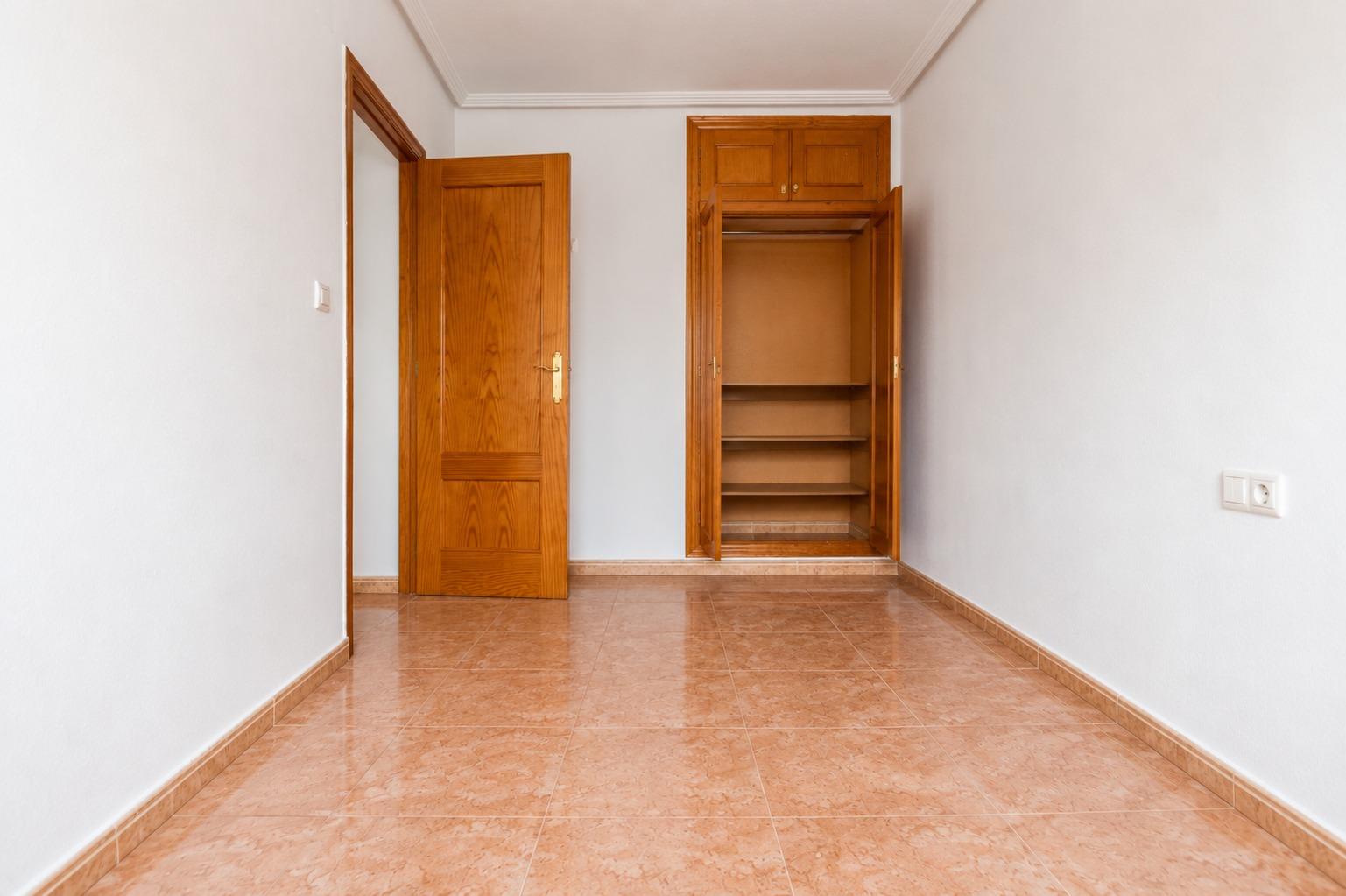 Bungalow planta alta de 2 hab con solárium privado y vistas  - foto 8