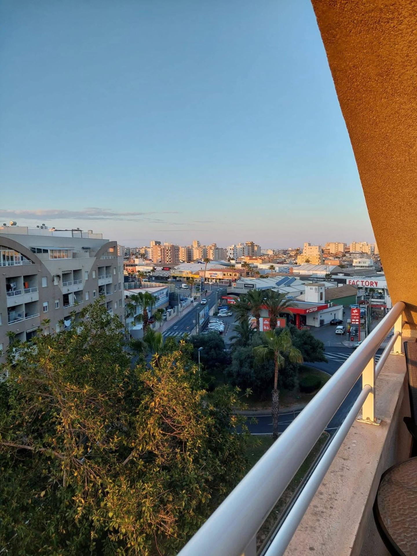 Ático de 2 dormitorios con piscina comunitaria en excelente 