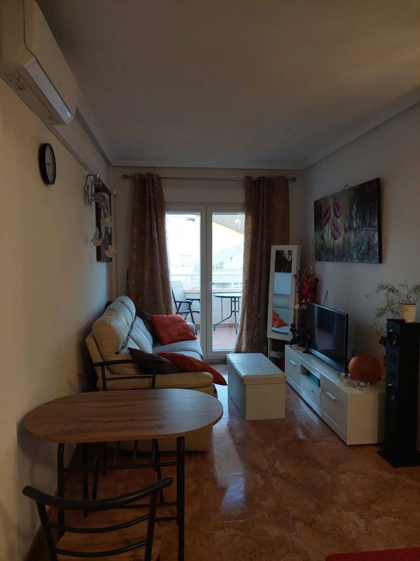 Ático de 2 dormitorios con piscina comunitaria en excelente  - foto 4