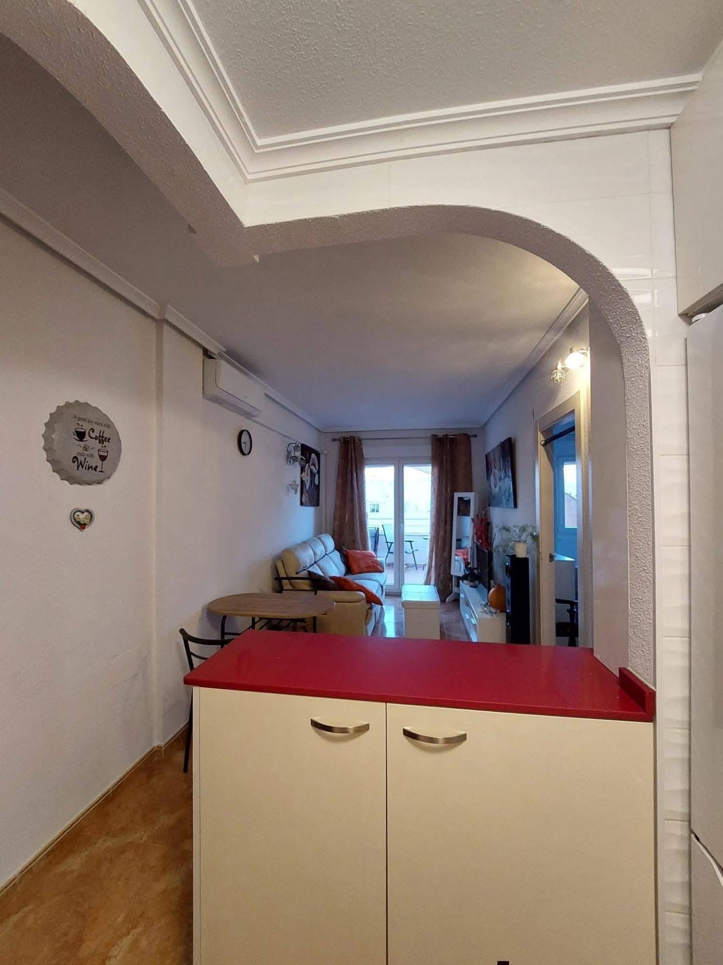 Ático de 2 dormitorios con piscina comunitaria en excelente  - foto 6