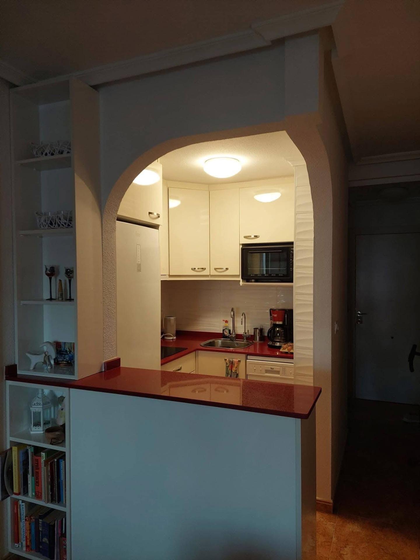 Ático de 2 dormitorios con piscina comunitaria en excelente  - foto 7