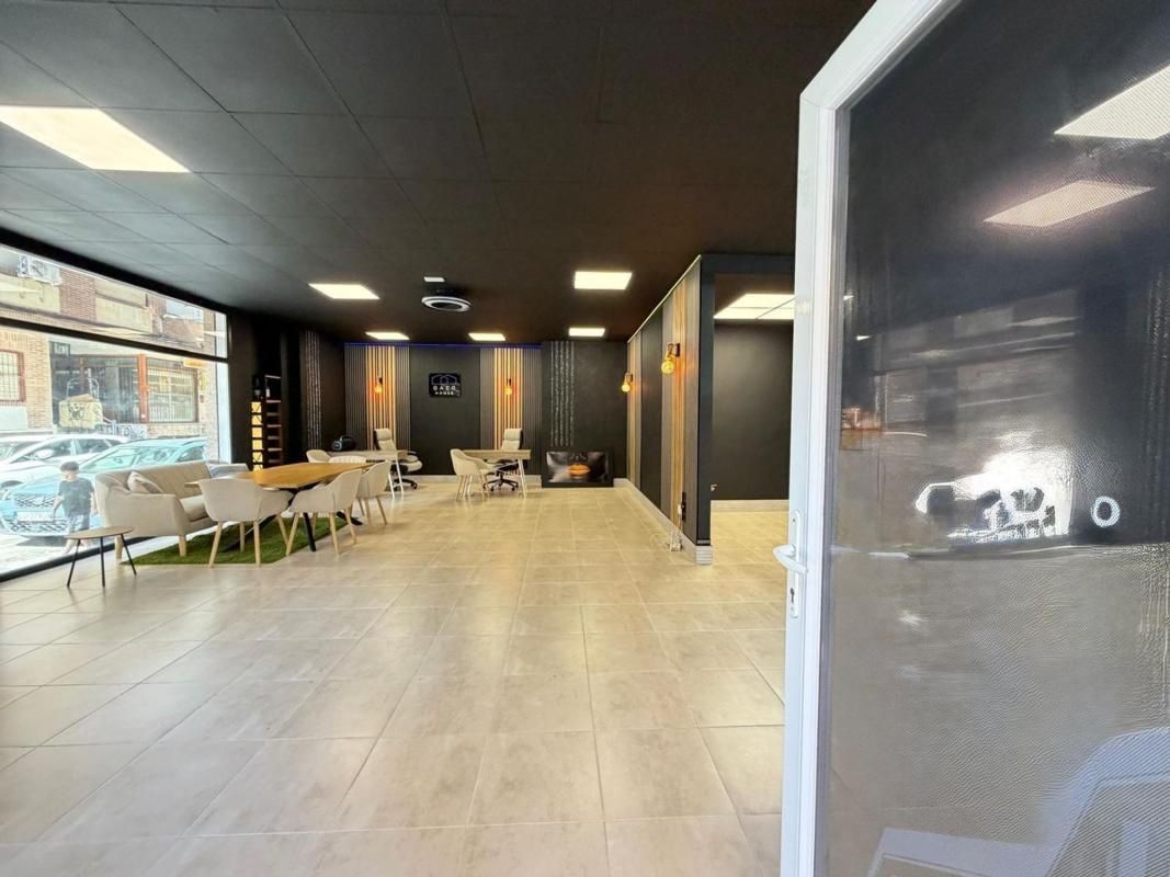 Local comercial 121m² en venta - Estacion de autobuses - foto 2