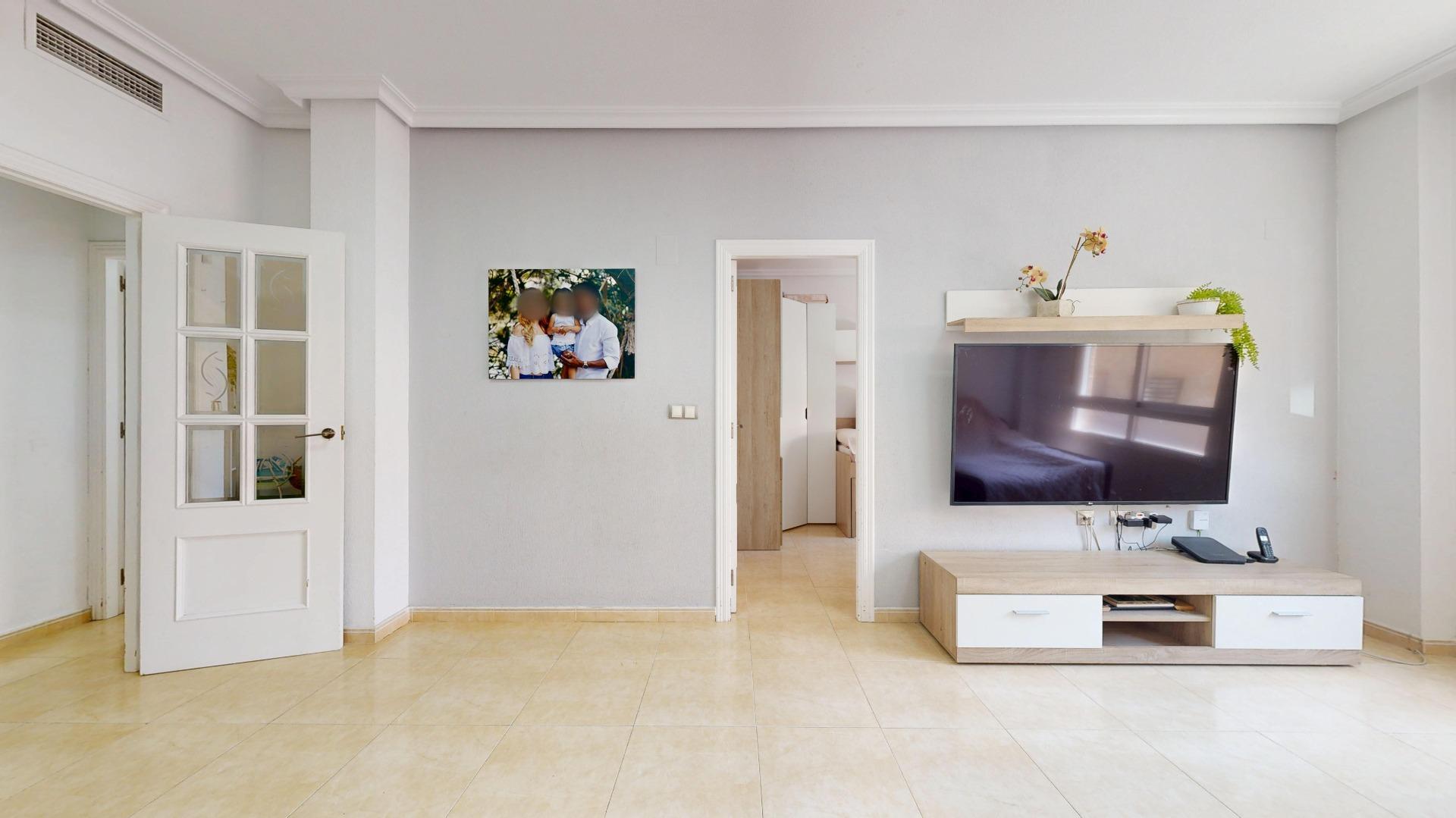 Planta baja de 3 dormitorios con piscina comunitaria y aire  - foto 2