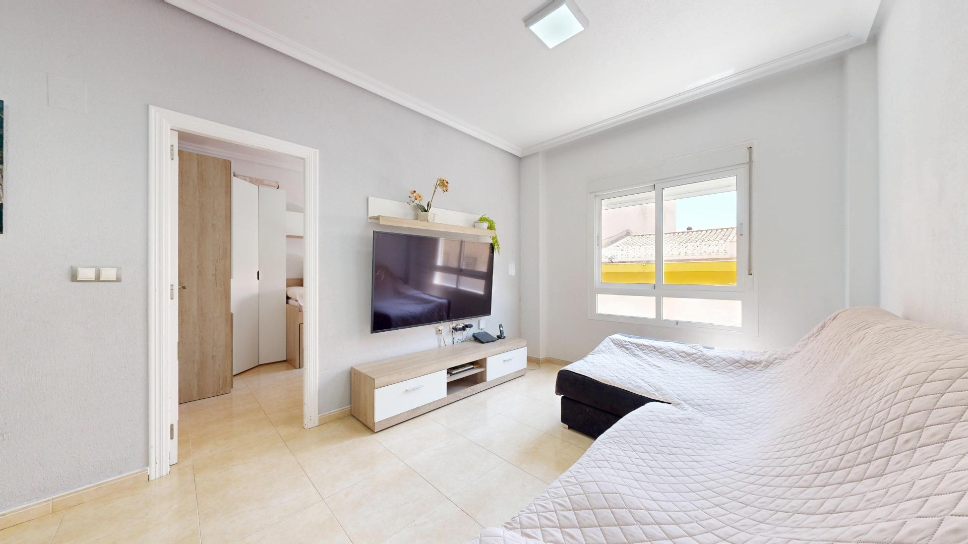 Planta baja de 3 dormitorios con piscina comunitaria y aire  - foto 16