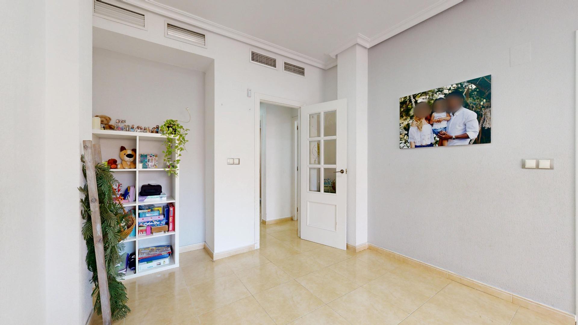 Planta baja de 3 dormitorios con piscina comunitaria y aire  - foto 18