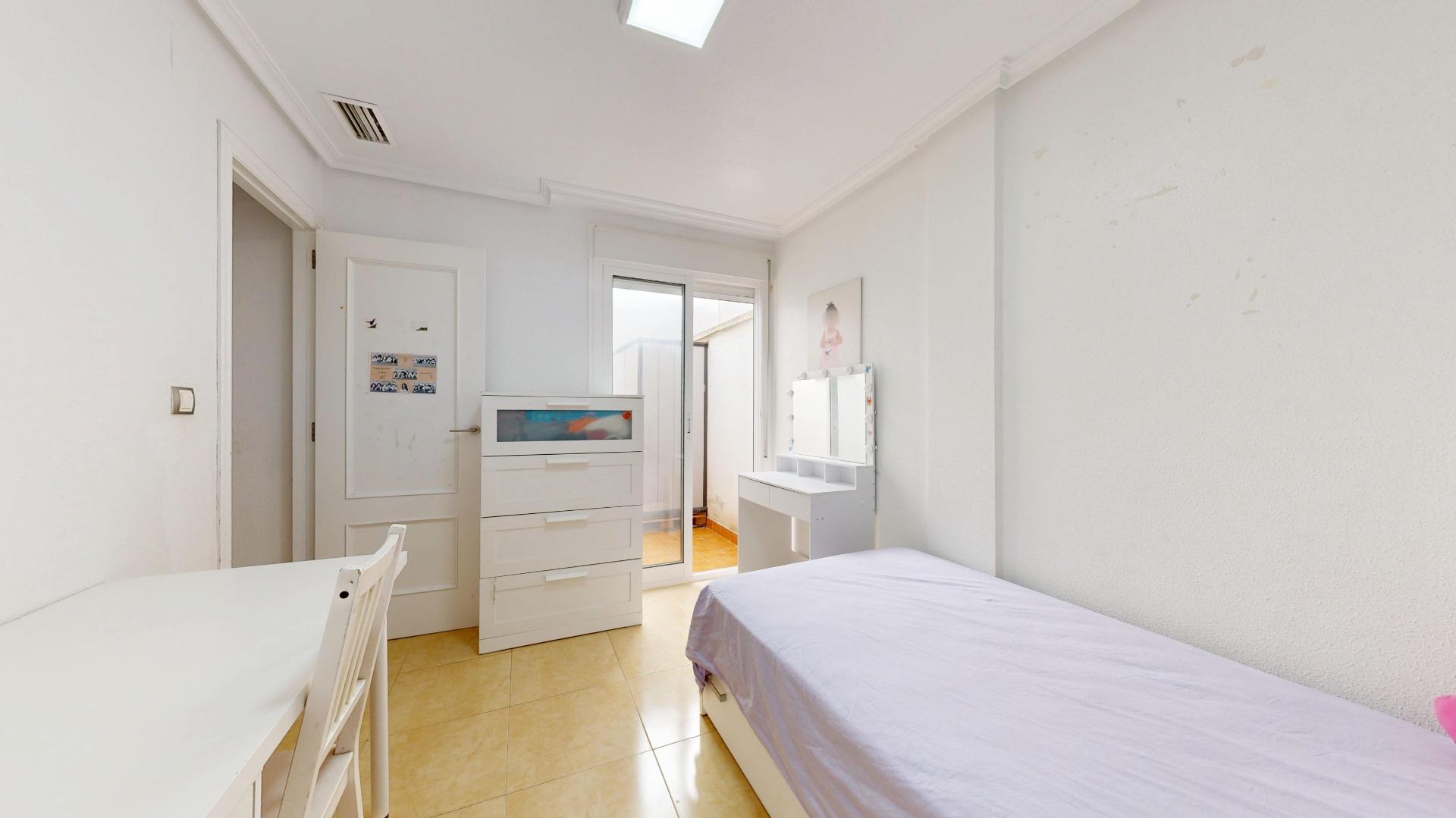 Planta baja de 3 dormitorios con piscina comunitaria y aire  - foto 25
