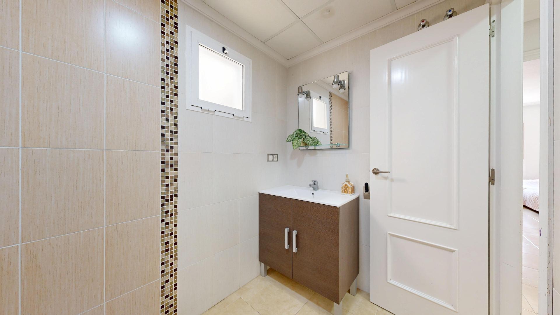 Planta baja de 3 dormitorios con piscina comunitaria y aire  - foto 27