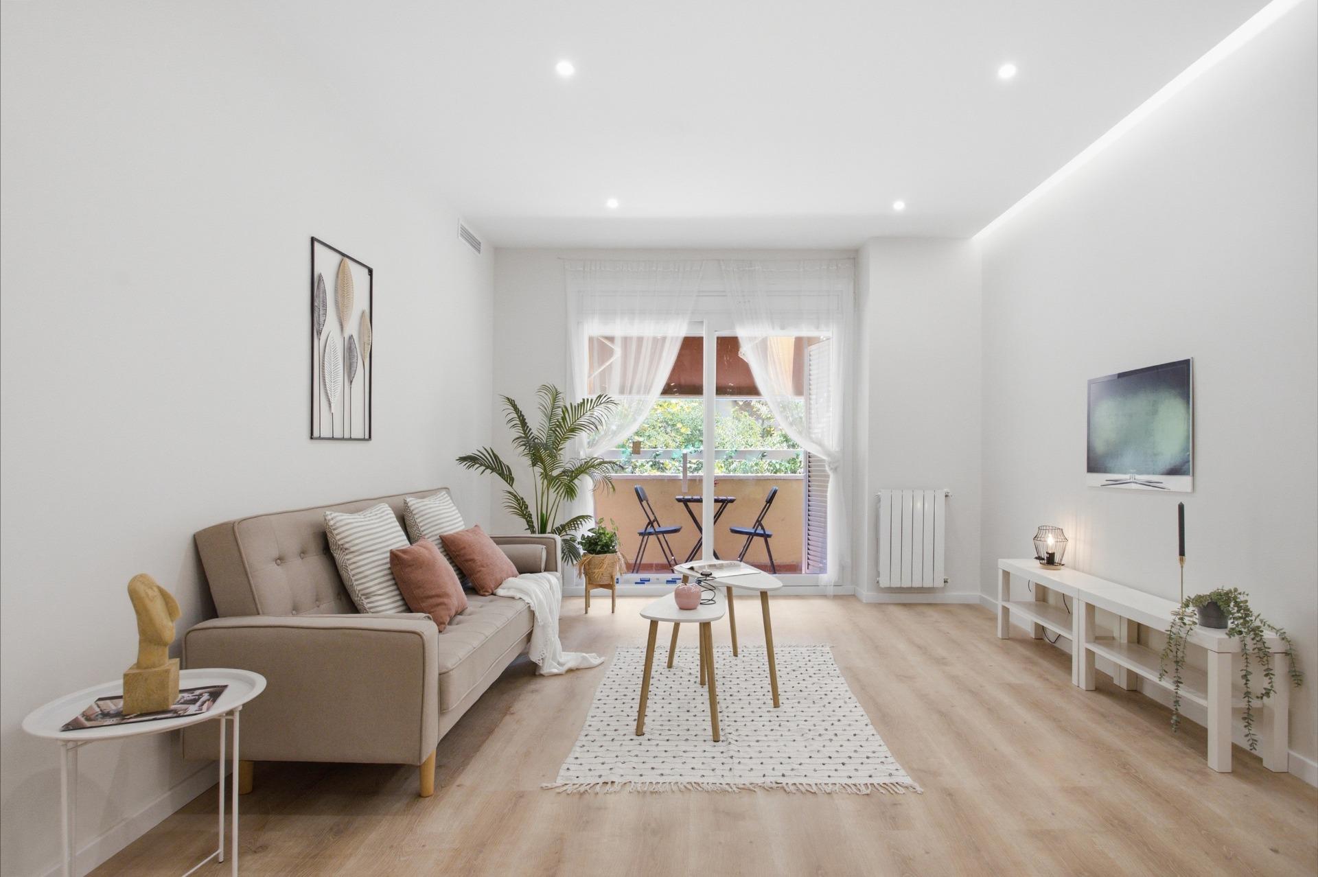 Exclusiva vivienda exterior con balcón y parking en l’Eixamp