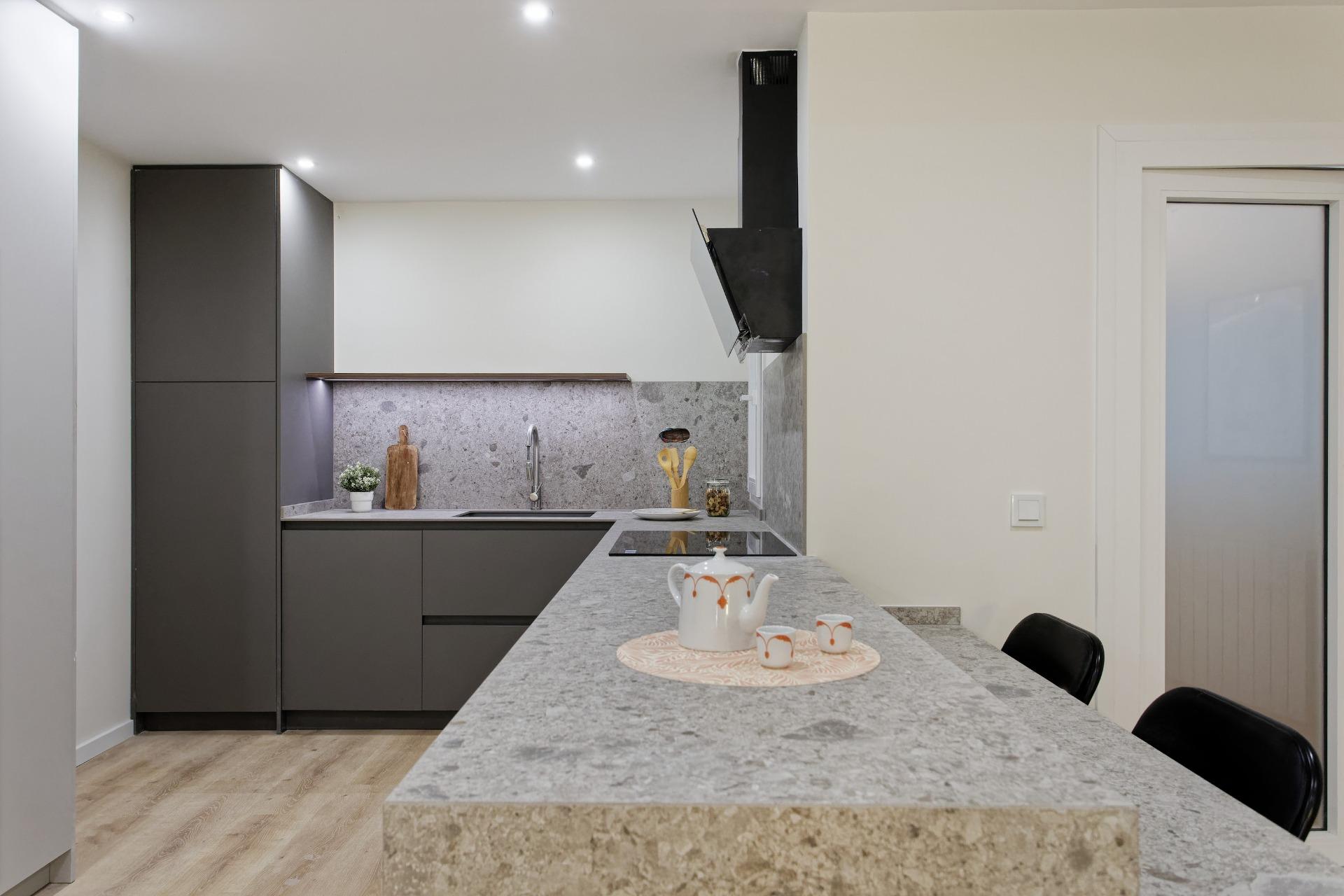 Exclusiva vivienda exterior con balcón y parking en l’Eixamp - foto 15