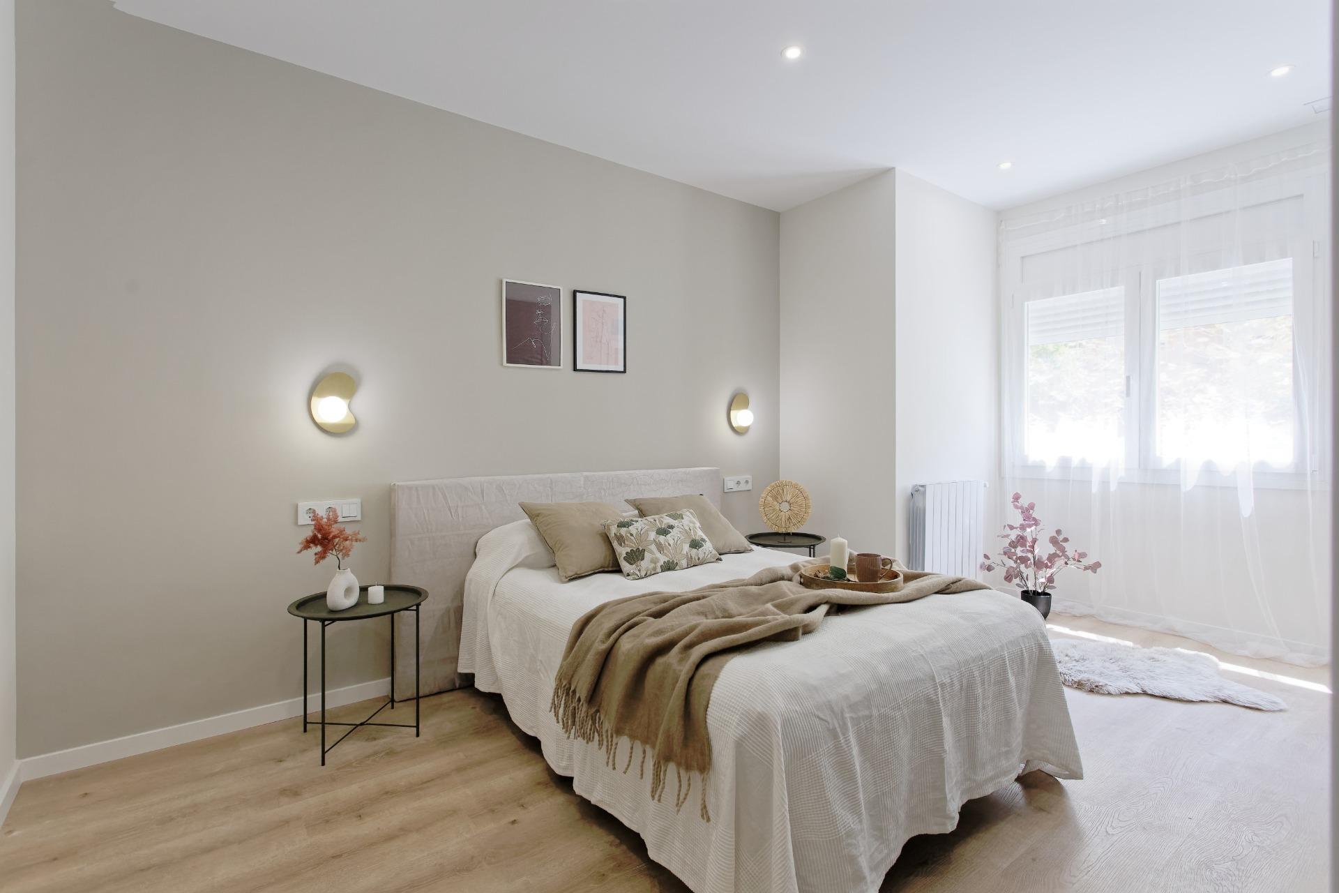 Exclusiva vivienda exterior con balcón y parking en l’Eixamp - foto 16