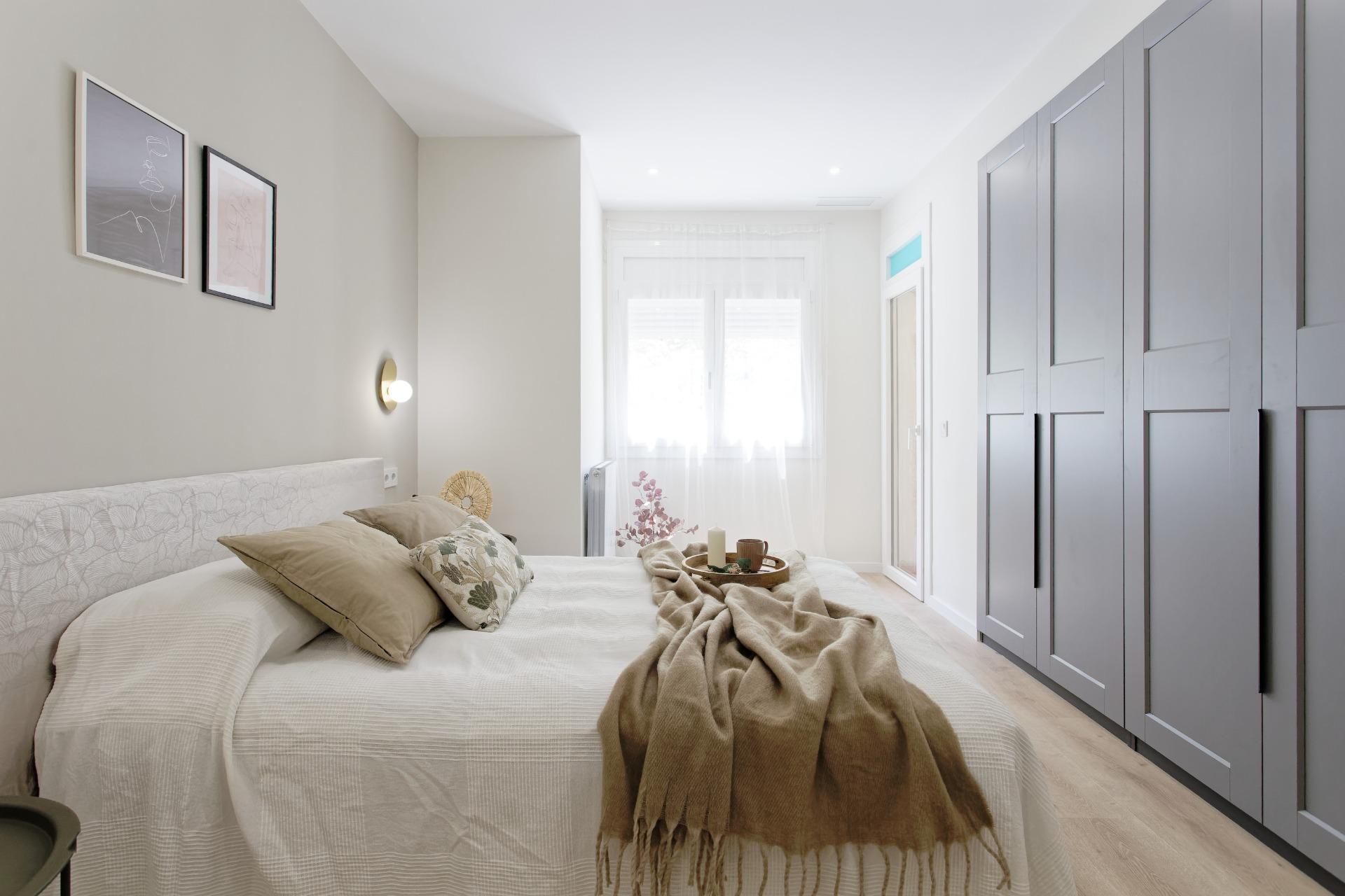 Exclusiva vivienda exterior con balcón y parking en l’Eixamp - foto 18