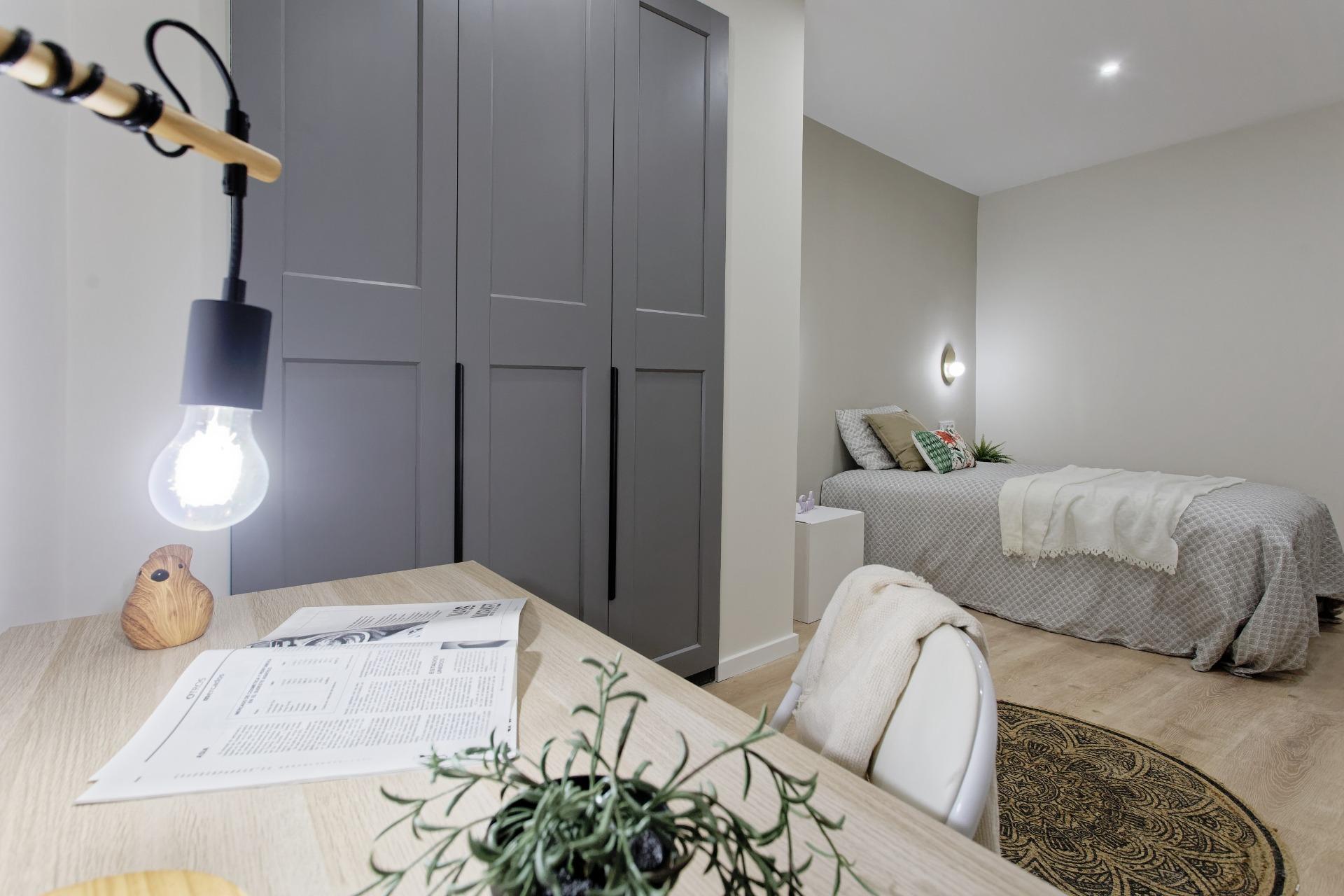 Exclusiva vivienda exterior con balcón y parking en l’Eixamp - foto 22