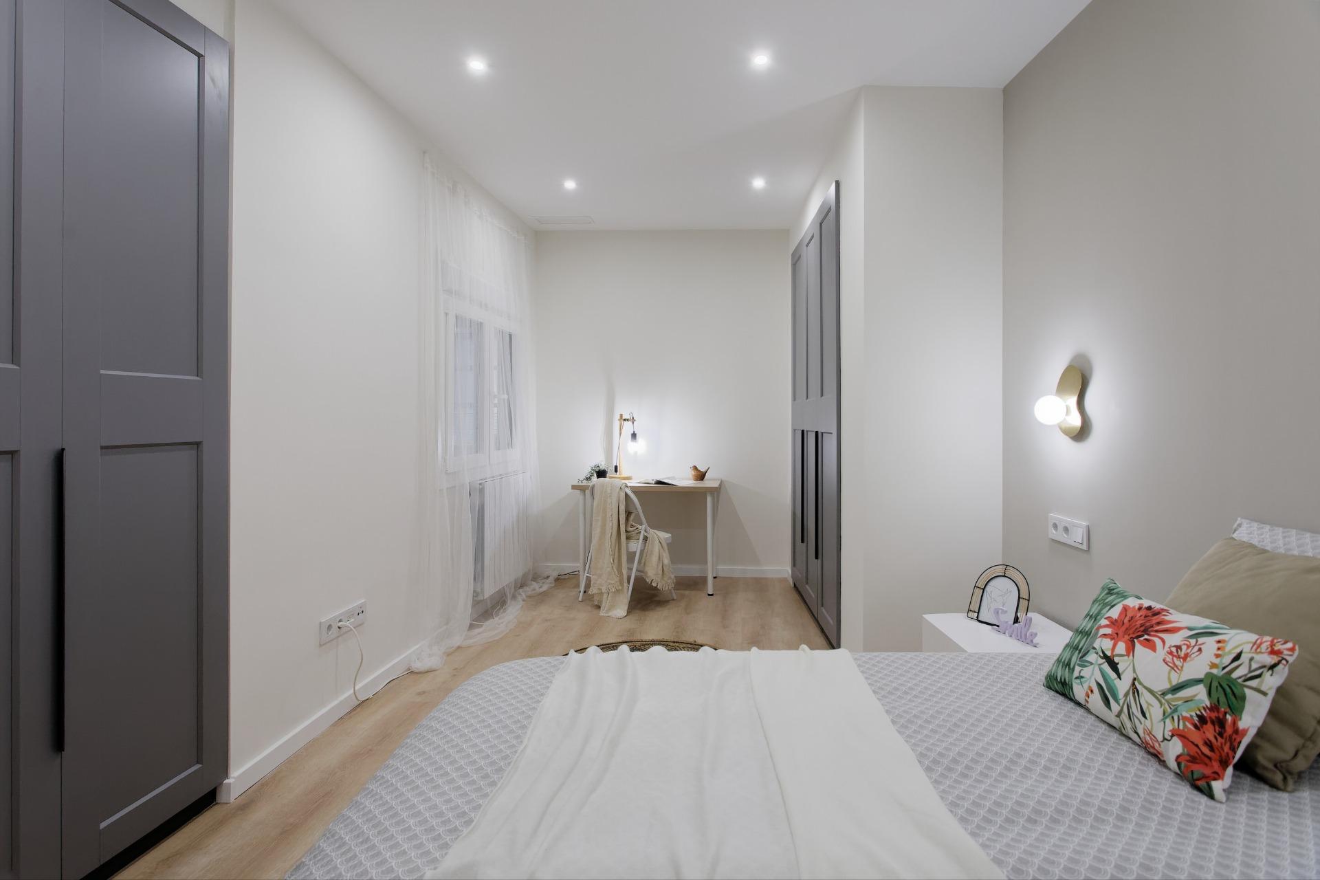 Exclusiva vivienda exterior con balcón y parking en l’Eixamp - foto 23