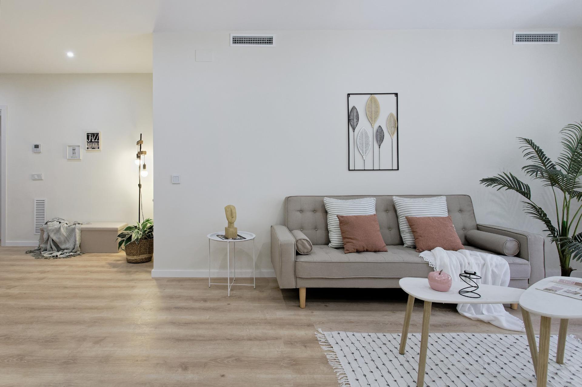 Exclusiva vivienda exterior con balcón y parking en l’Eixamp - foto 4