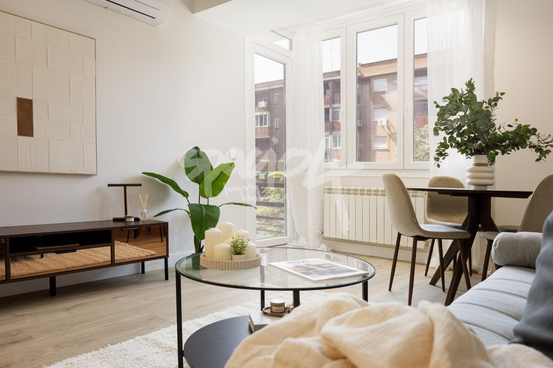 Piso en venta en Retiro, Madrid, con terraza y orientación s
