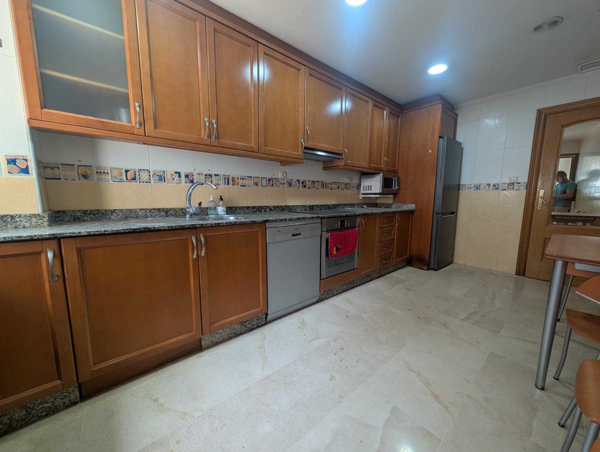 ¡Tu VIVIENDA CON 4 DORMITORIOS en el corazón de Elche! - foto 12