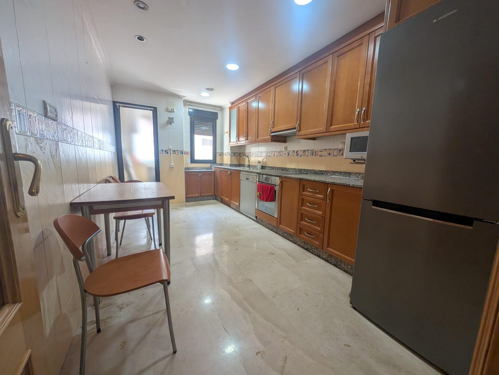¡Tu VIVIENDA CON 4 DORMITORIOS en el corazón de Elche! - foto 8