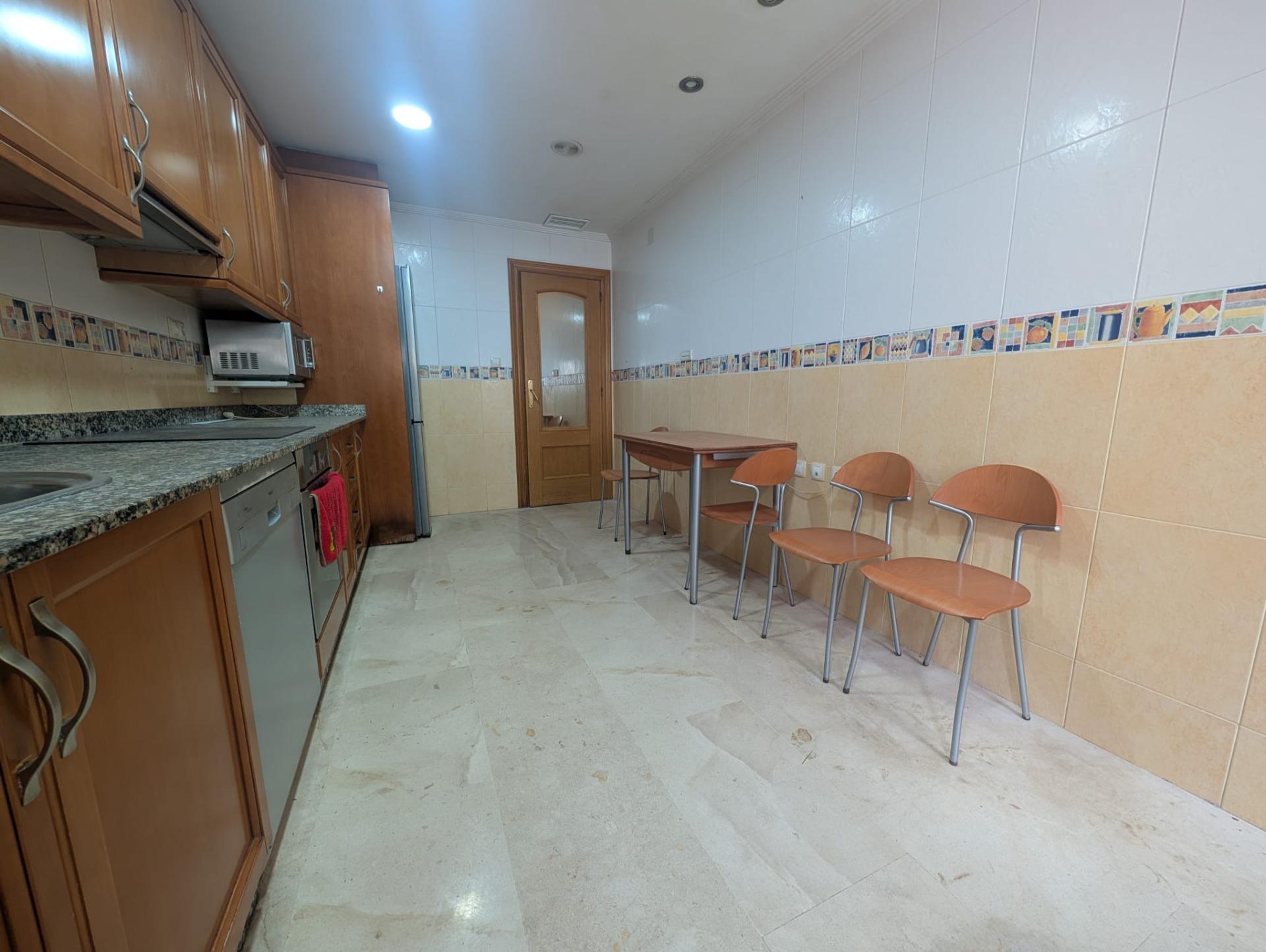 ¡Tu VIVIENDA CON 4 DORMITORIOS en el corazón de Elche! - foto 9