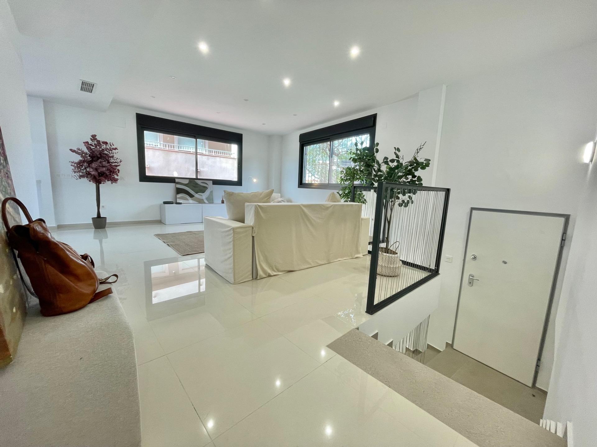 Planta baja 4 habitaciones 115m² en venta - Playa Levante