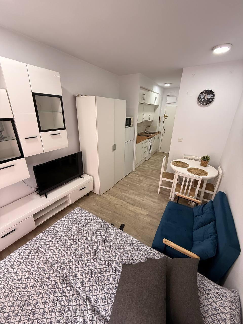 Acogedor Estudio Reformado en Playa del Cura, Torrevieja - foto 11