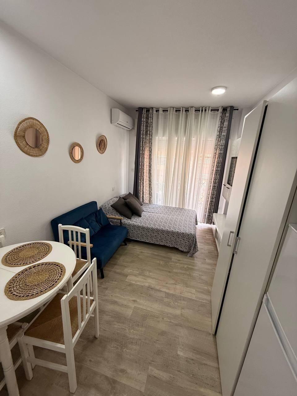 Acogedor Estudio Reformado en Playa del Cura, Torrevieja - foto 9