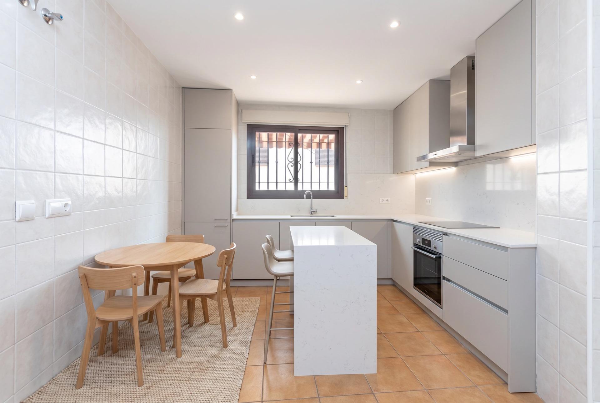 ESPECTACULAR TRIPLEX CON GARAJE Y TRASTERO EN MONACHIL - foto 7