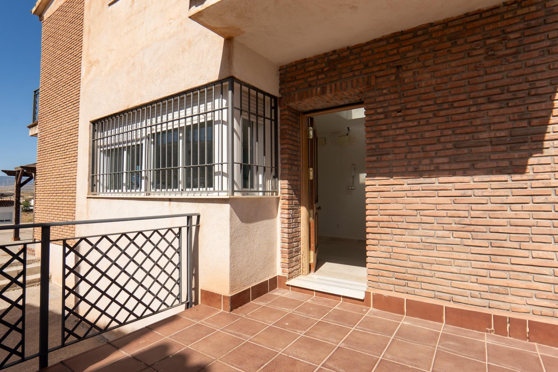 Chalet independiente con piscina en Cañadas del Parque - foto 4