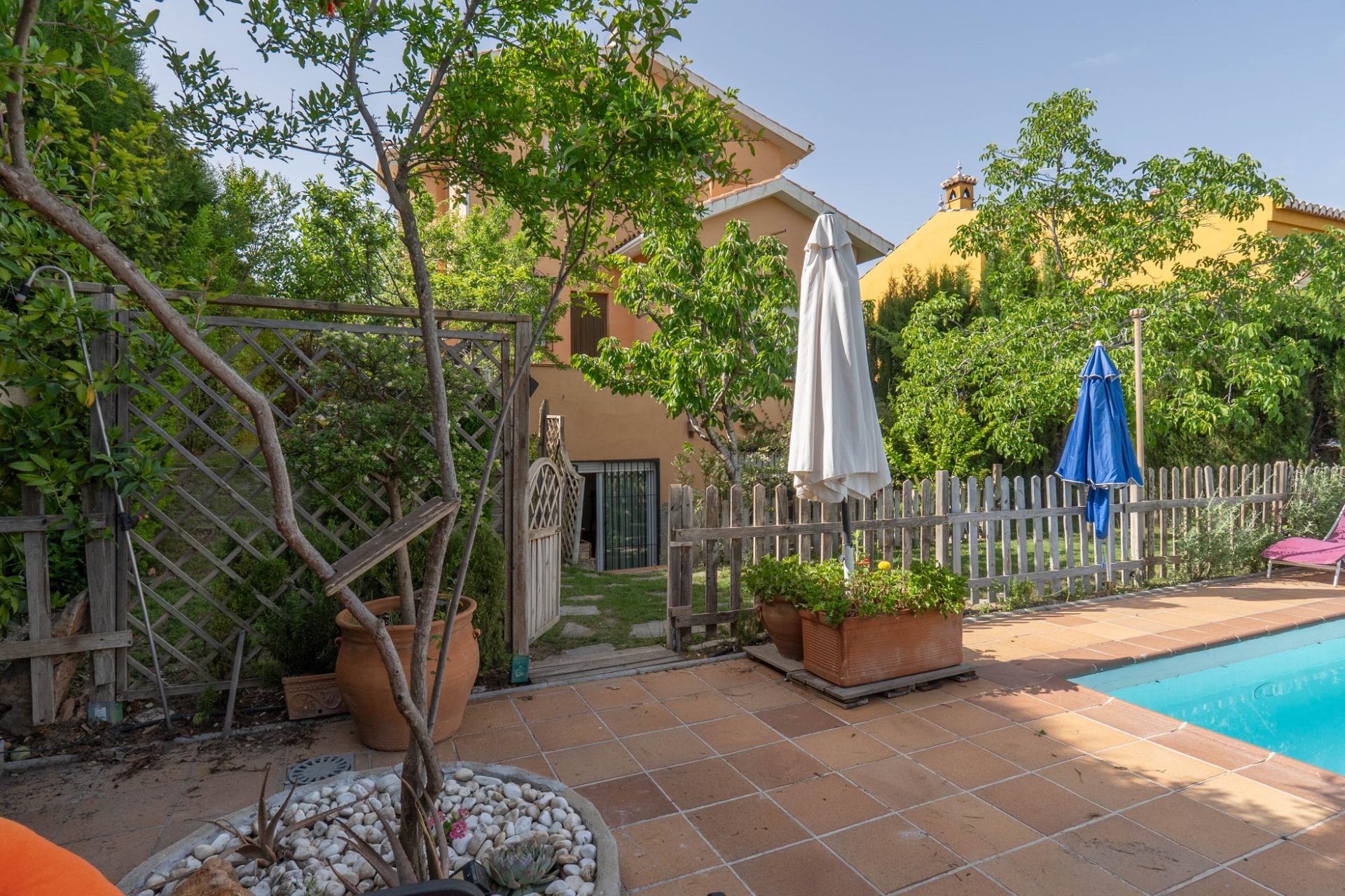 Precioso chalet independiente con piscina en cumbres verdes - foto 42