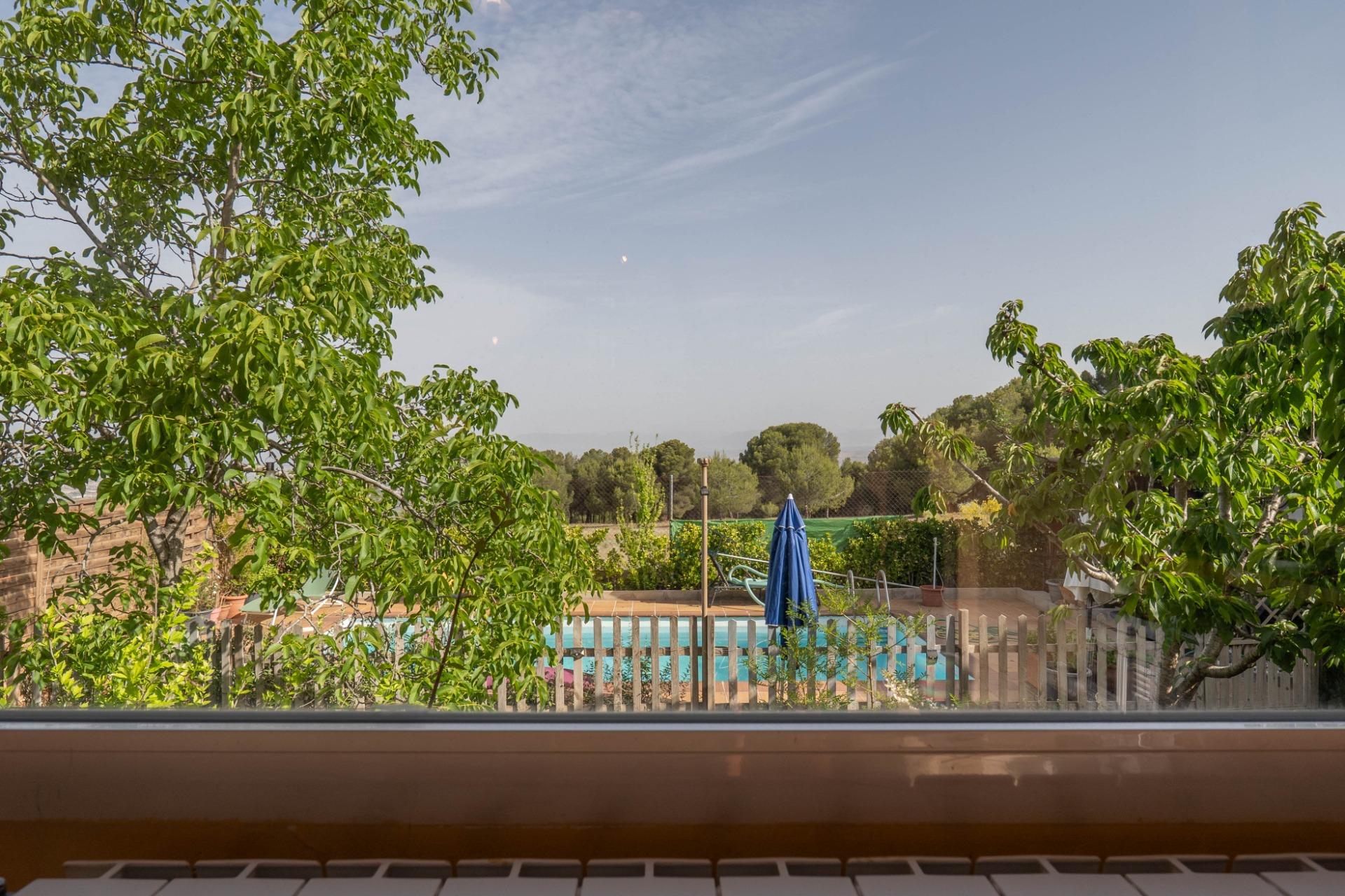Precioso chalet independiente con piscina en cumbres verdes - foto 7
