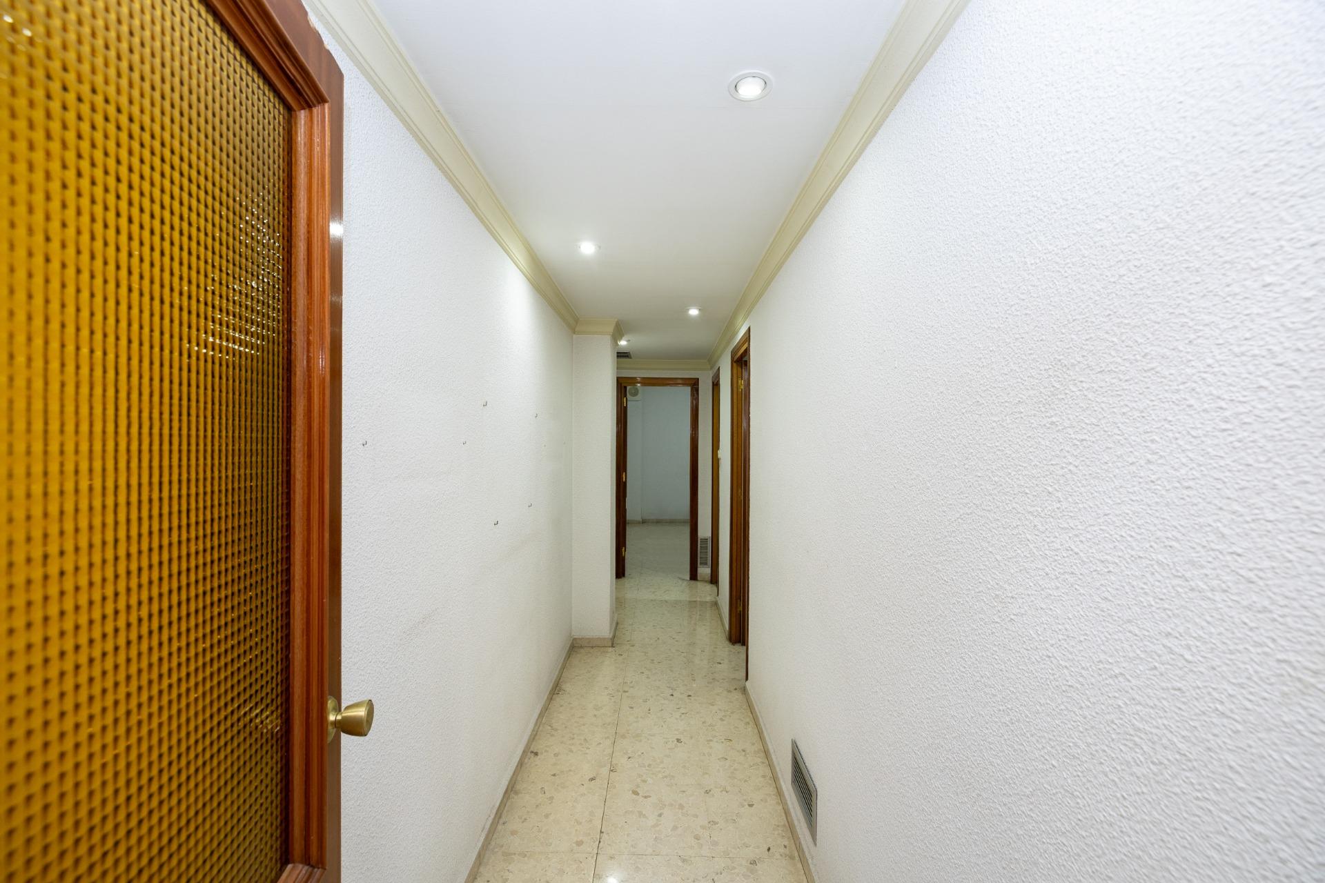 TU NUEVO PISO EN ALHAMAR TE ESTA ESPERANDO - foto 11