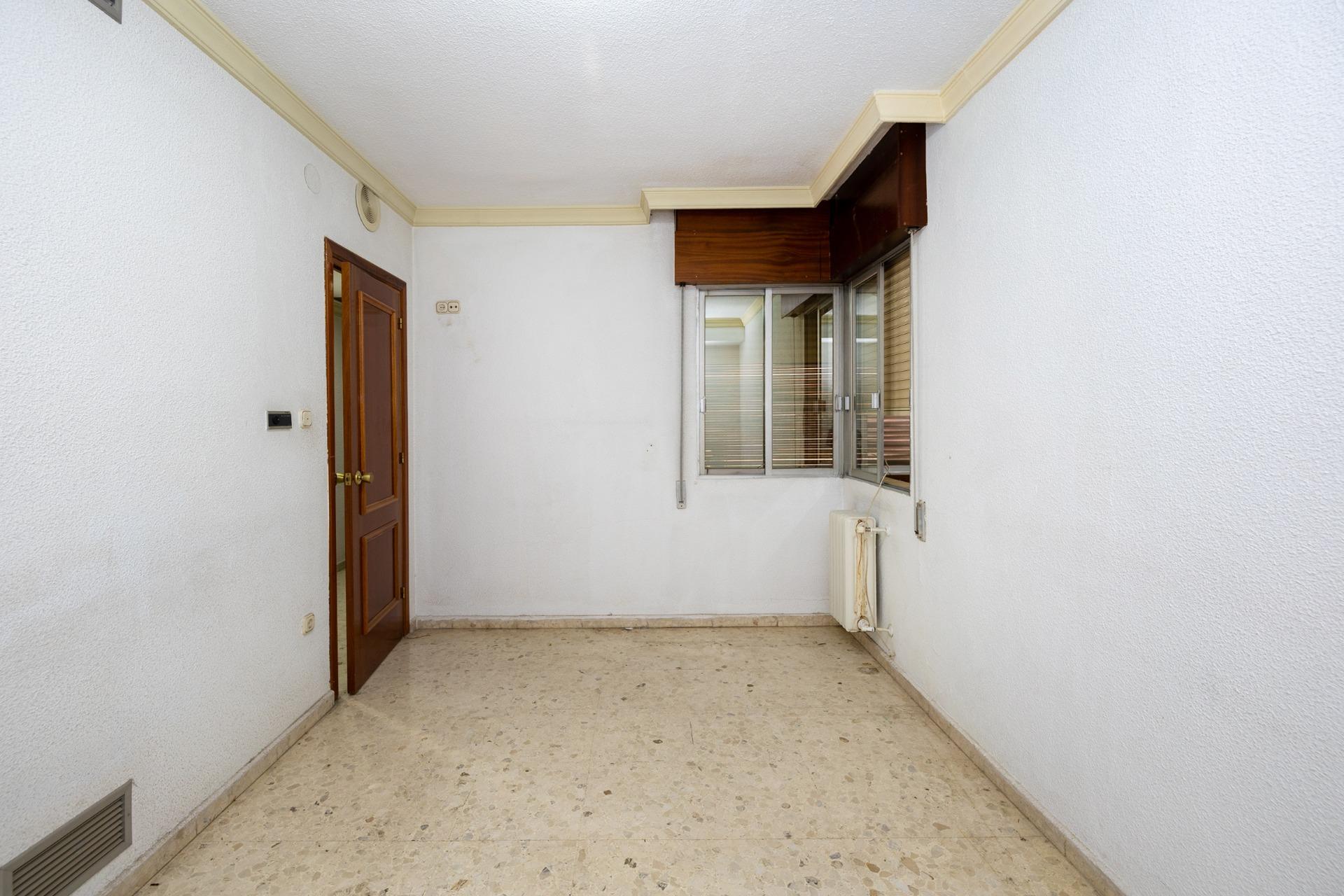 TU NUEVO PISO EN ALHAMAR TE ESTA ESPERANDO - foto 14