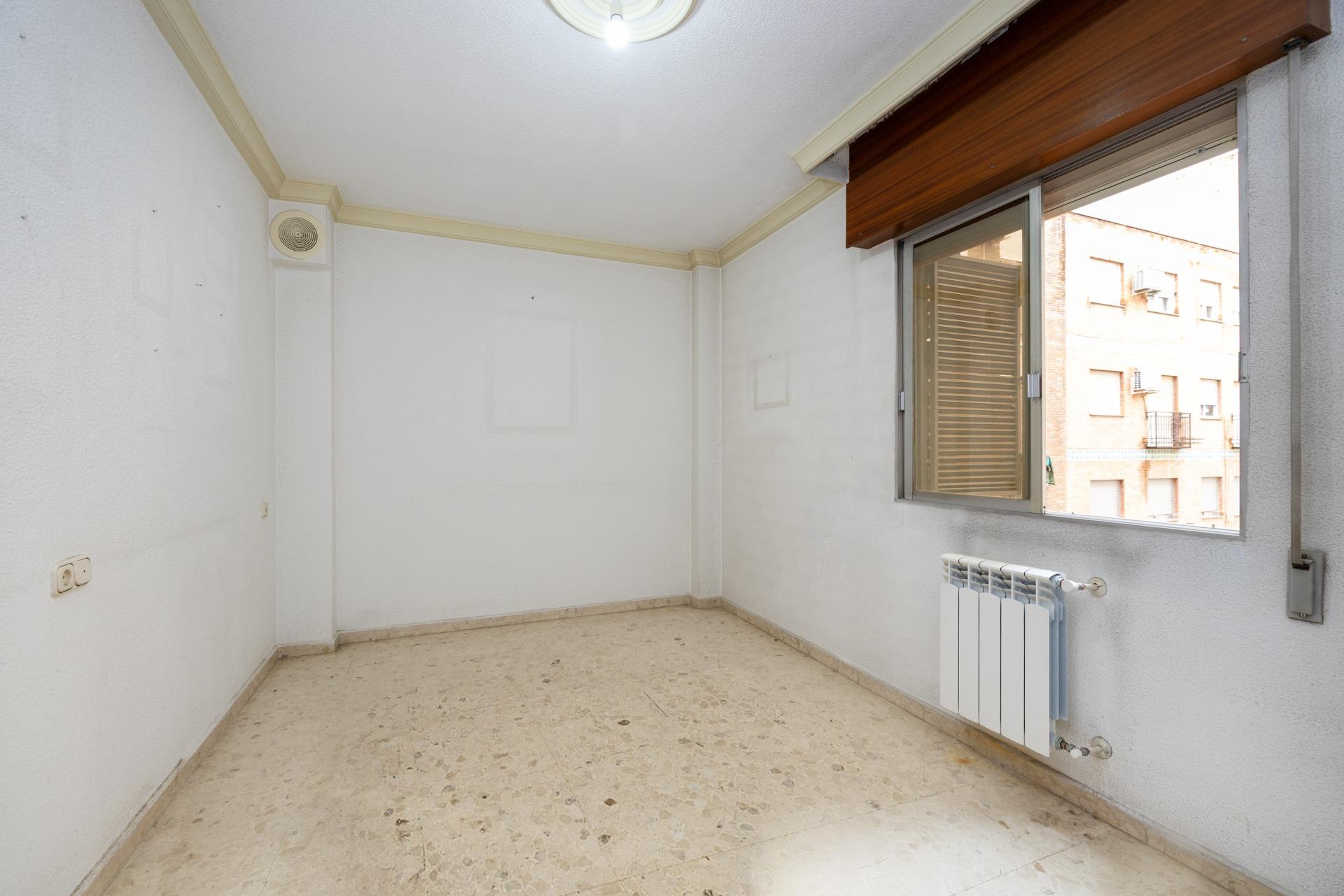 TU NUEVO PISO EN ALHAMAR TE ESTA ESPERANDO - foto 17