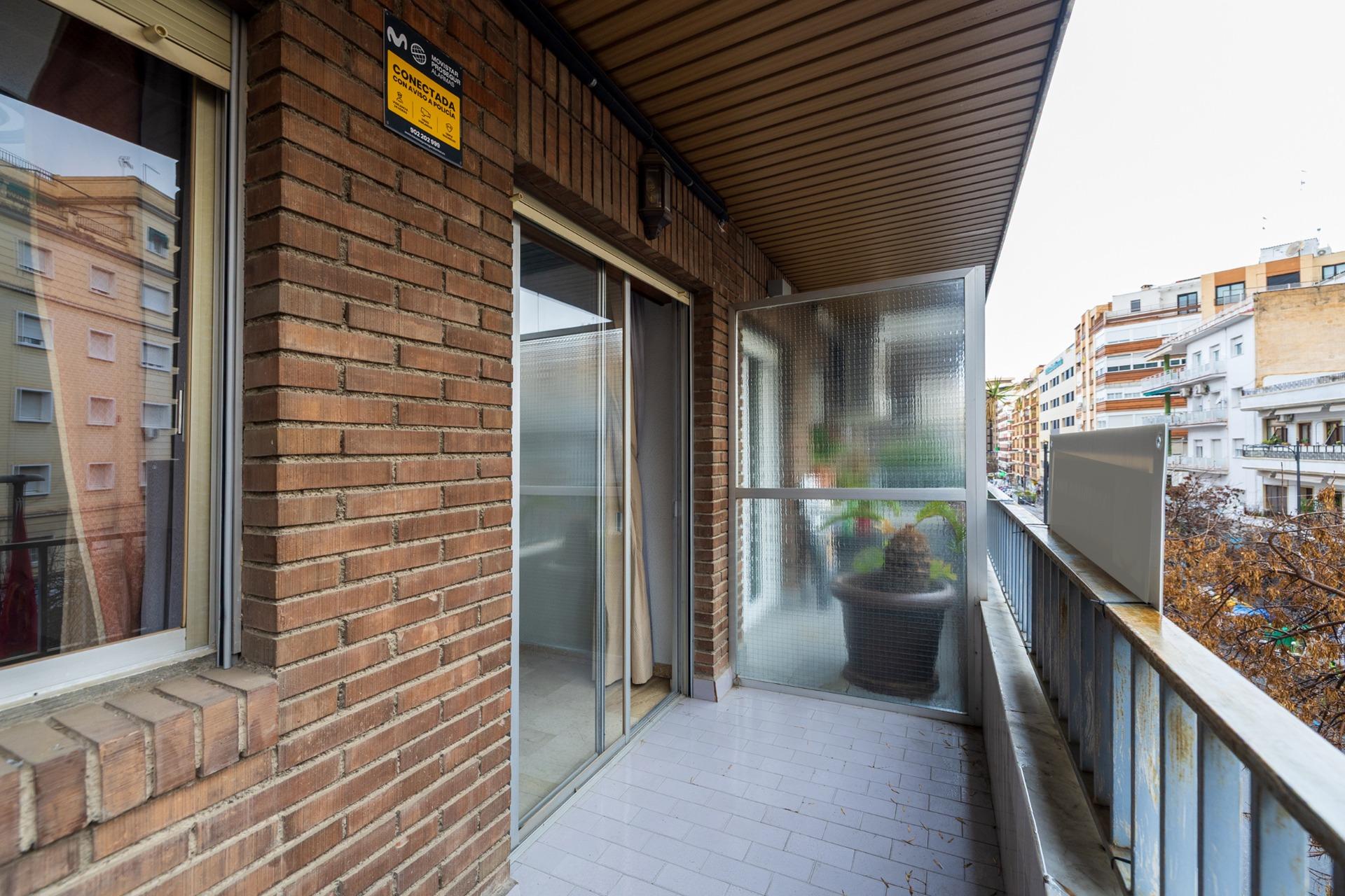 TU NUEVO PISO EN ALHAMAR TE ESTA ESPERANDO - foto 3