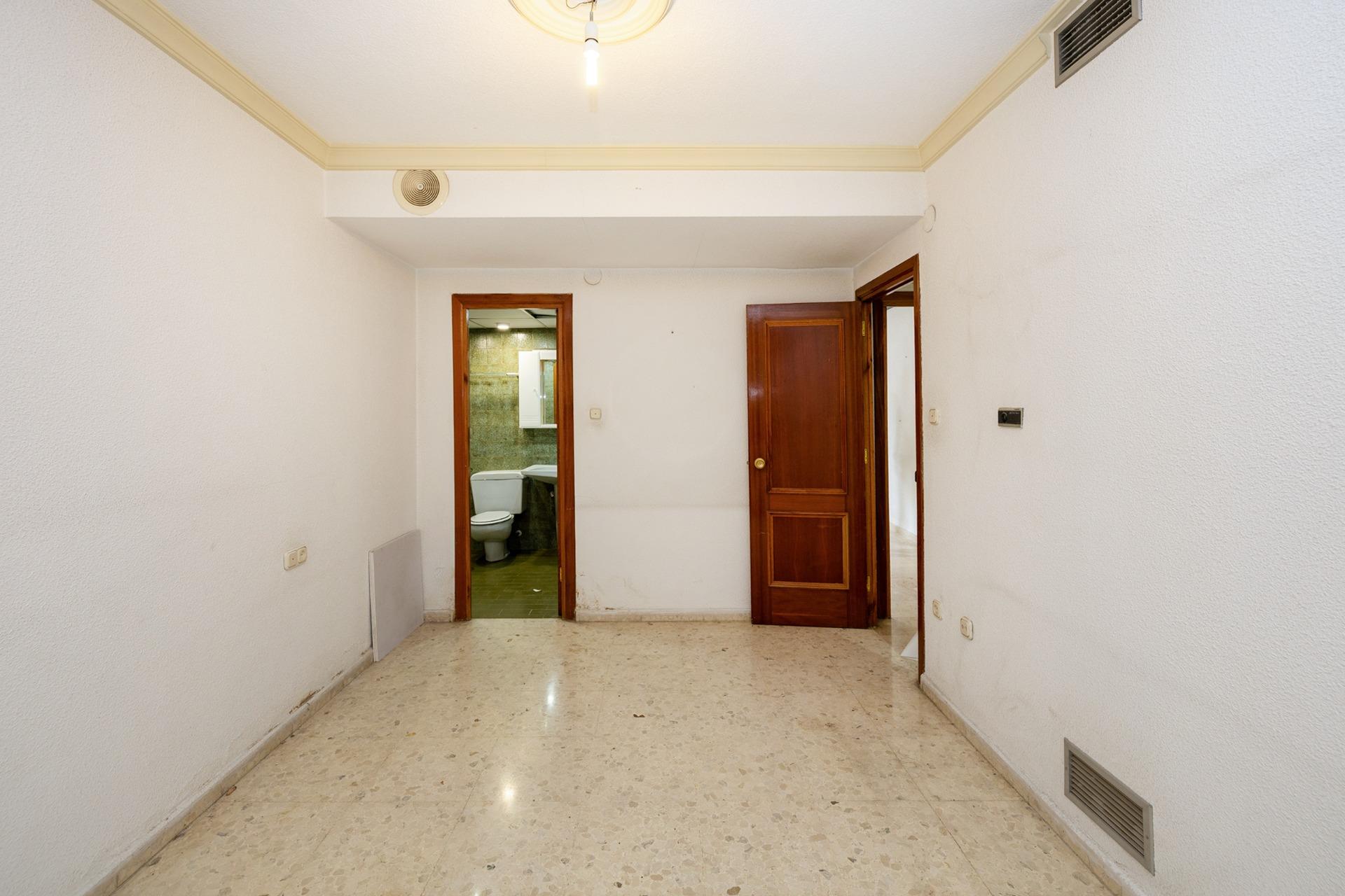 TU NUEVO PISO EN ALHAMAR TE ESTA ESPERANDO - foto 23
