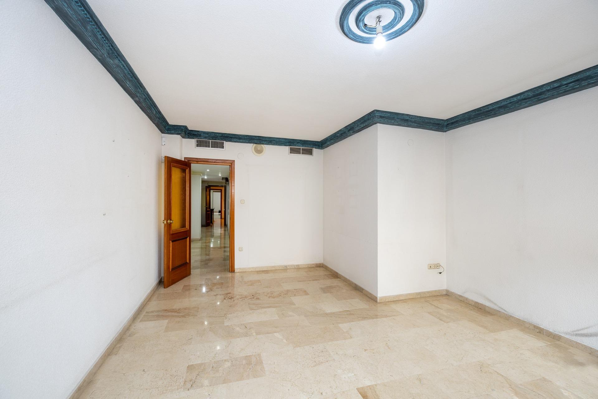 TU NUEVO PISO EN ALHAMAR TE ESTA ESPERANDO - foto 25