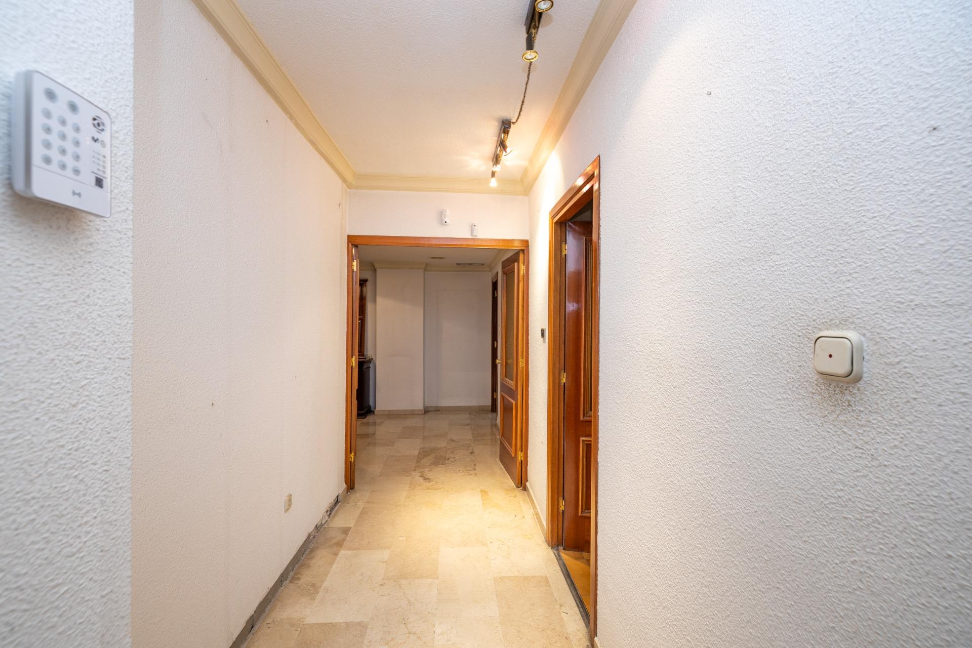TU NUEVO PISO EN ALHAMAR TE ESTA ESPERANDO - foto 8