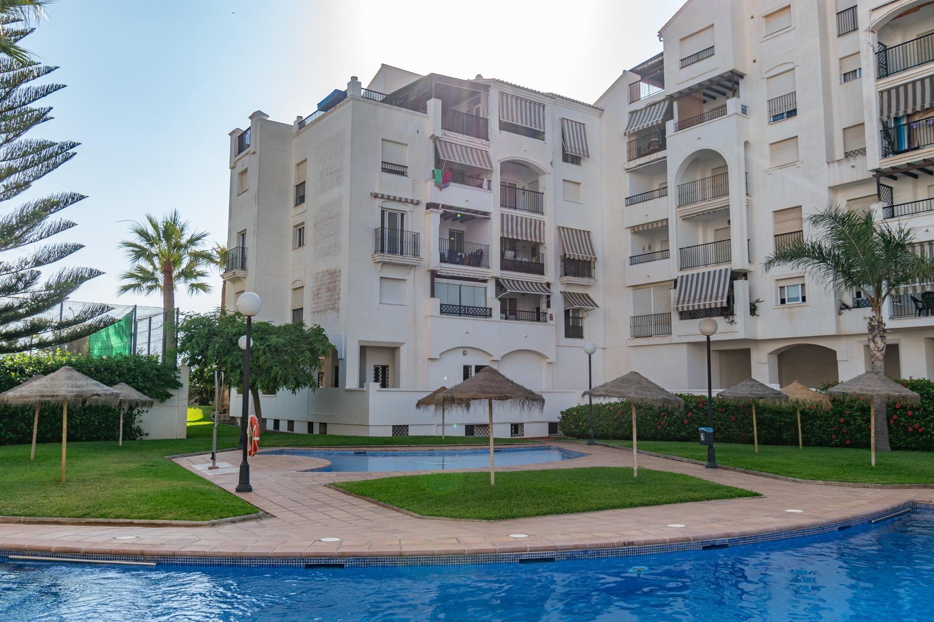 SALOBREÑA-PISO JUNTO A LA PLAYA. TRES DORMITORIOS,DOS BAÑOS  - foto 11