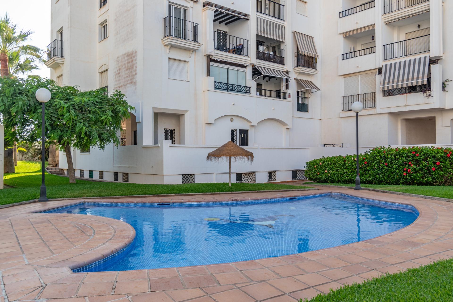 SALOBREÑA-PISO JUNTO A LA PLAYA. TRES DORMITORIOS,DOS BAÑOS  - foto 13