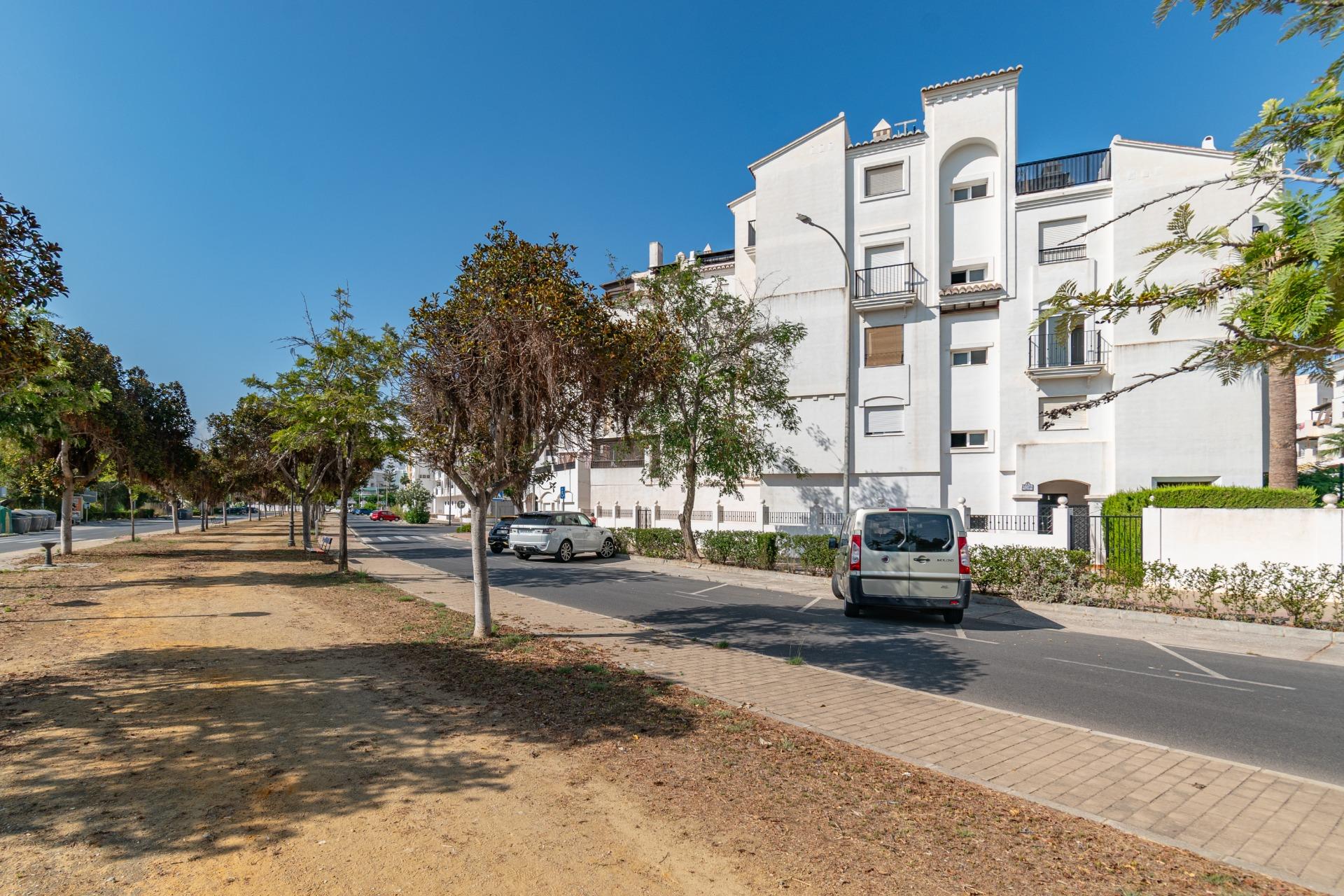 SALOBREÑA-PISO JUNTO A LA PLAYA. TRES DORMITORIOS,DOS BAÑOS  - foto 14
