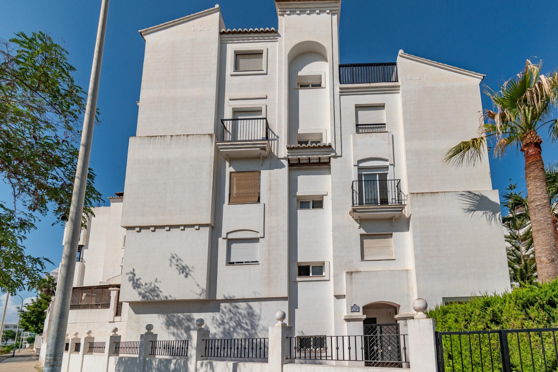 SALOBREÑA-PISO JUNTO A LA PLAYA. TRES DORMITORIOS,DOS BAÑOS  - foto 15