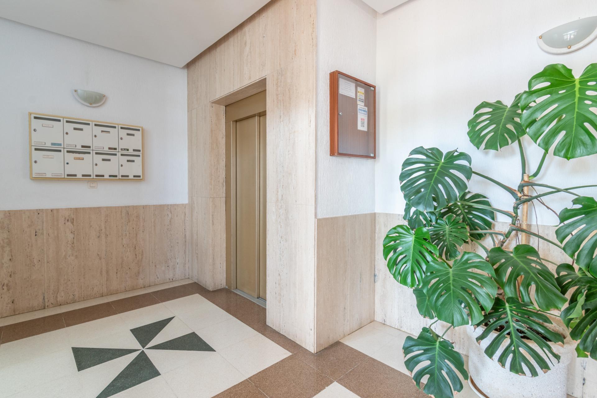 SALOBREÑA-PISO JUNTO A LA PLAYA. TRES DORMITORIOS,DOS BAÑOS  - foto 17
