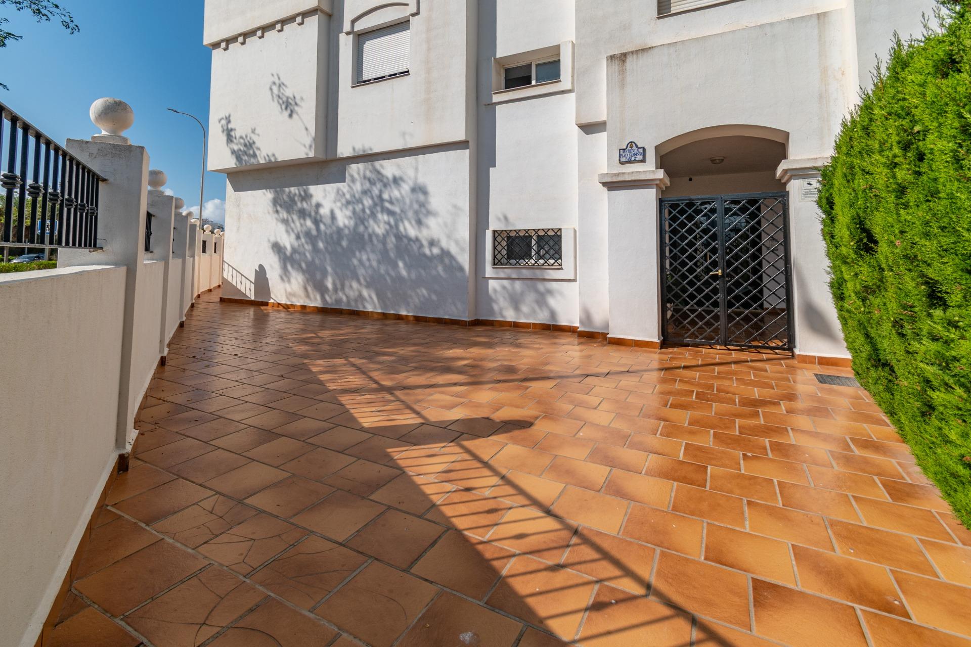SALOBREÑA-PISO JUNTO A LA PLAYA. TRES DORMITORIOS,DOS BAÑOS  - foto 18