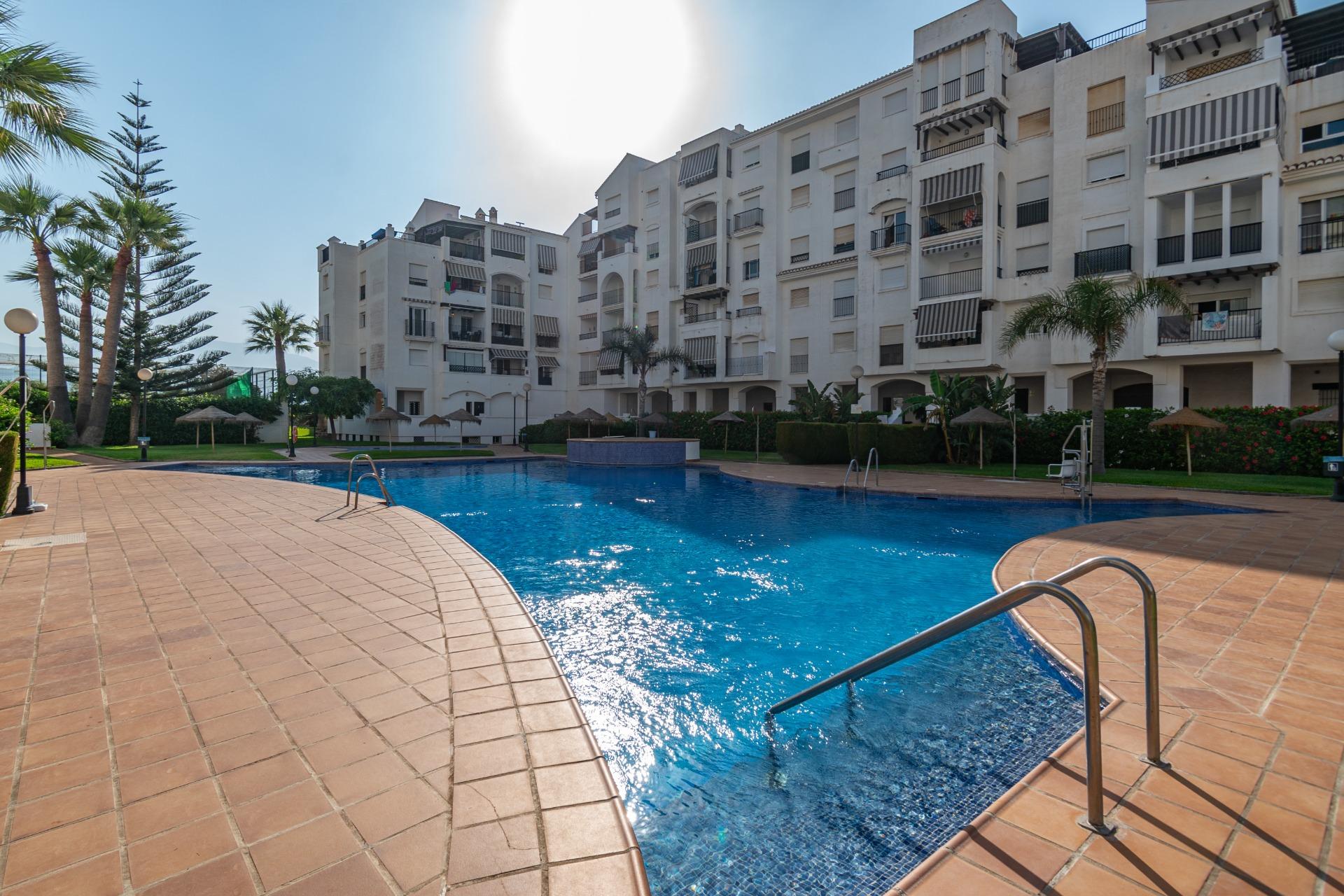 SALOBREÑA-PISO JUNTO A LA PLAYA. TRES DORMITORIOS,DOS BAÑOS  - foto 10