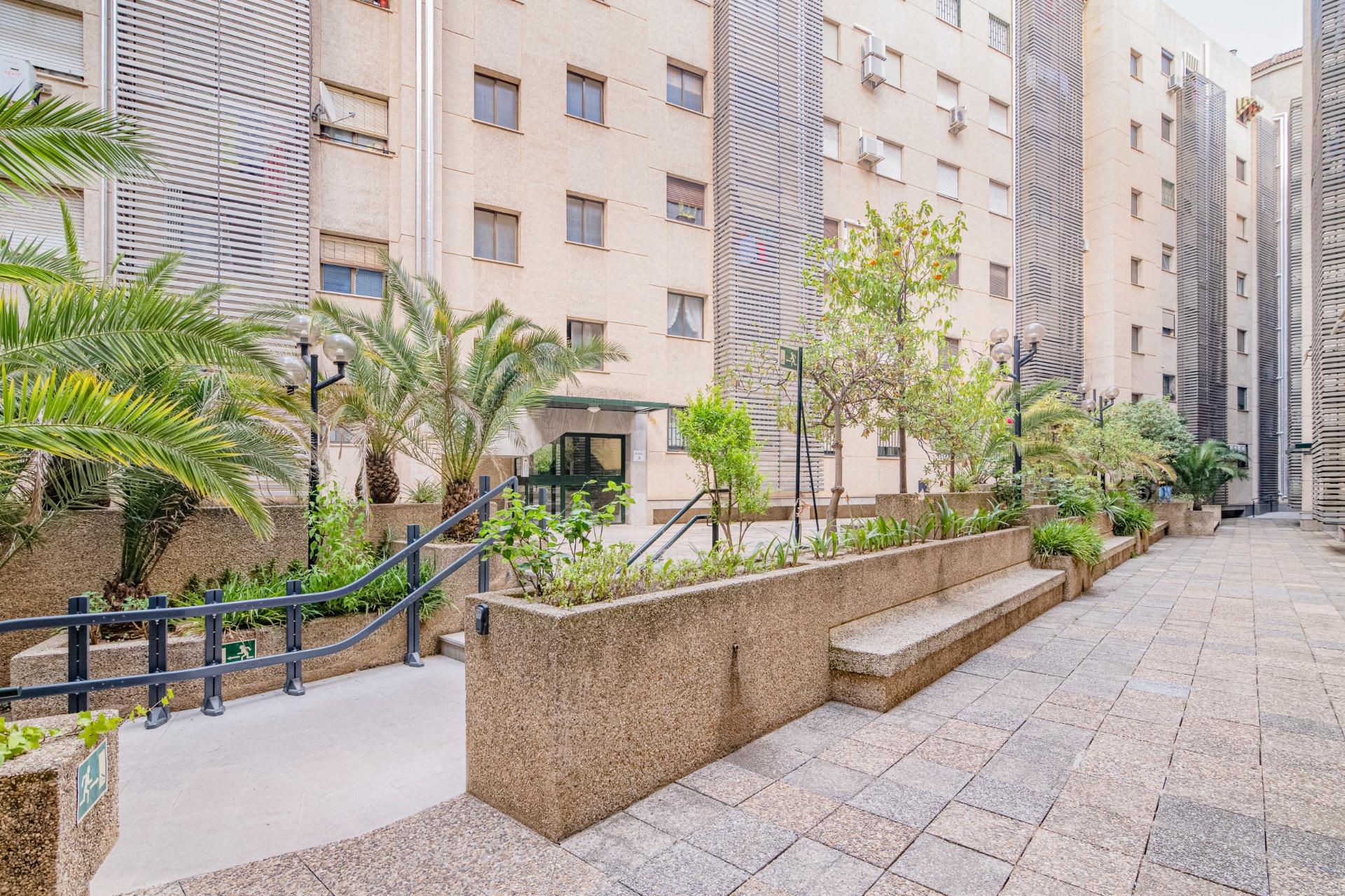 Amplio piso situado en el emblemático Edificio Presidente en - foto 26