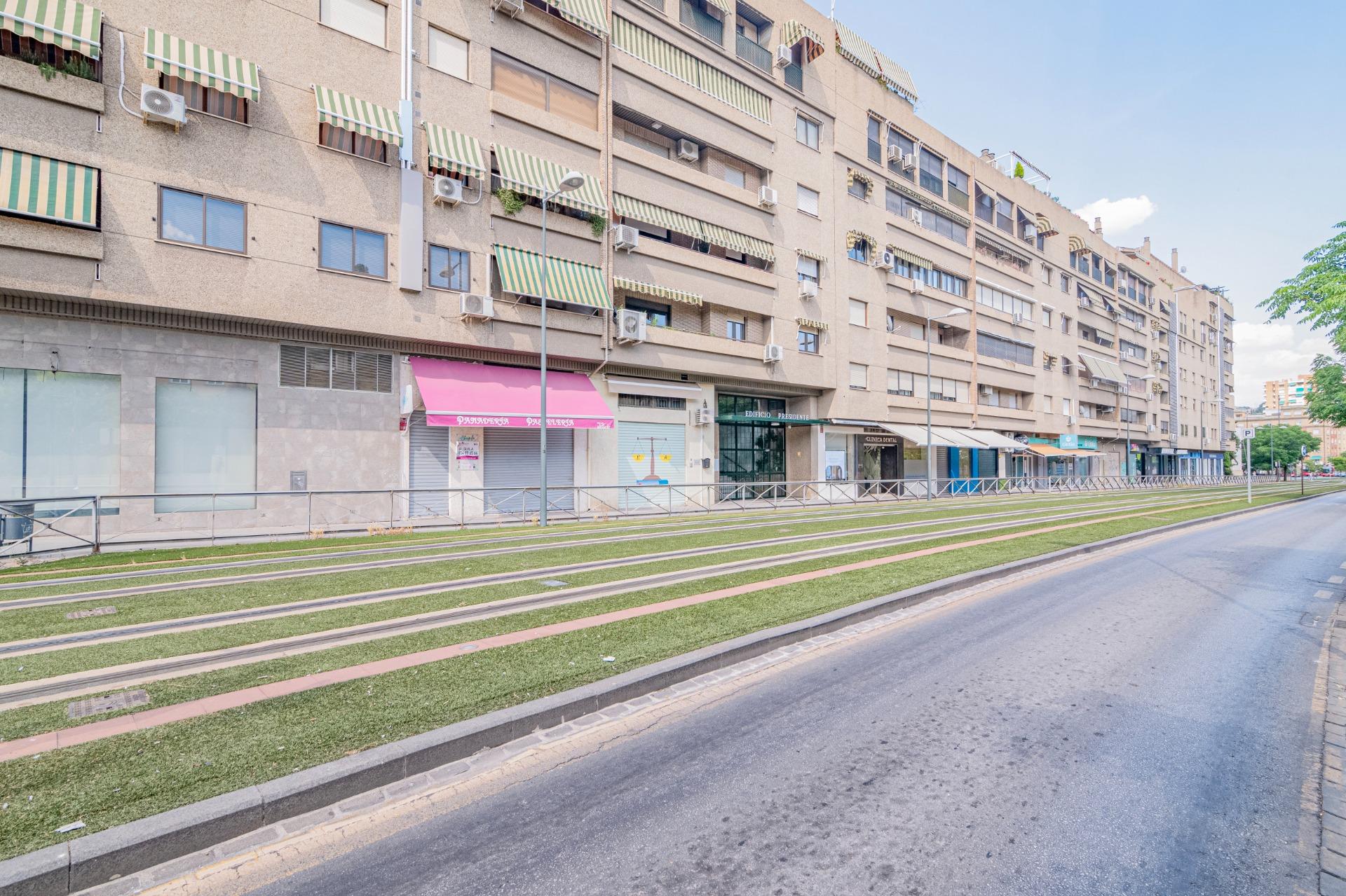 Amplio piso situado en el emblemático Edificio Presidente en - foto 35